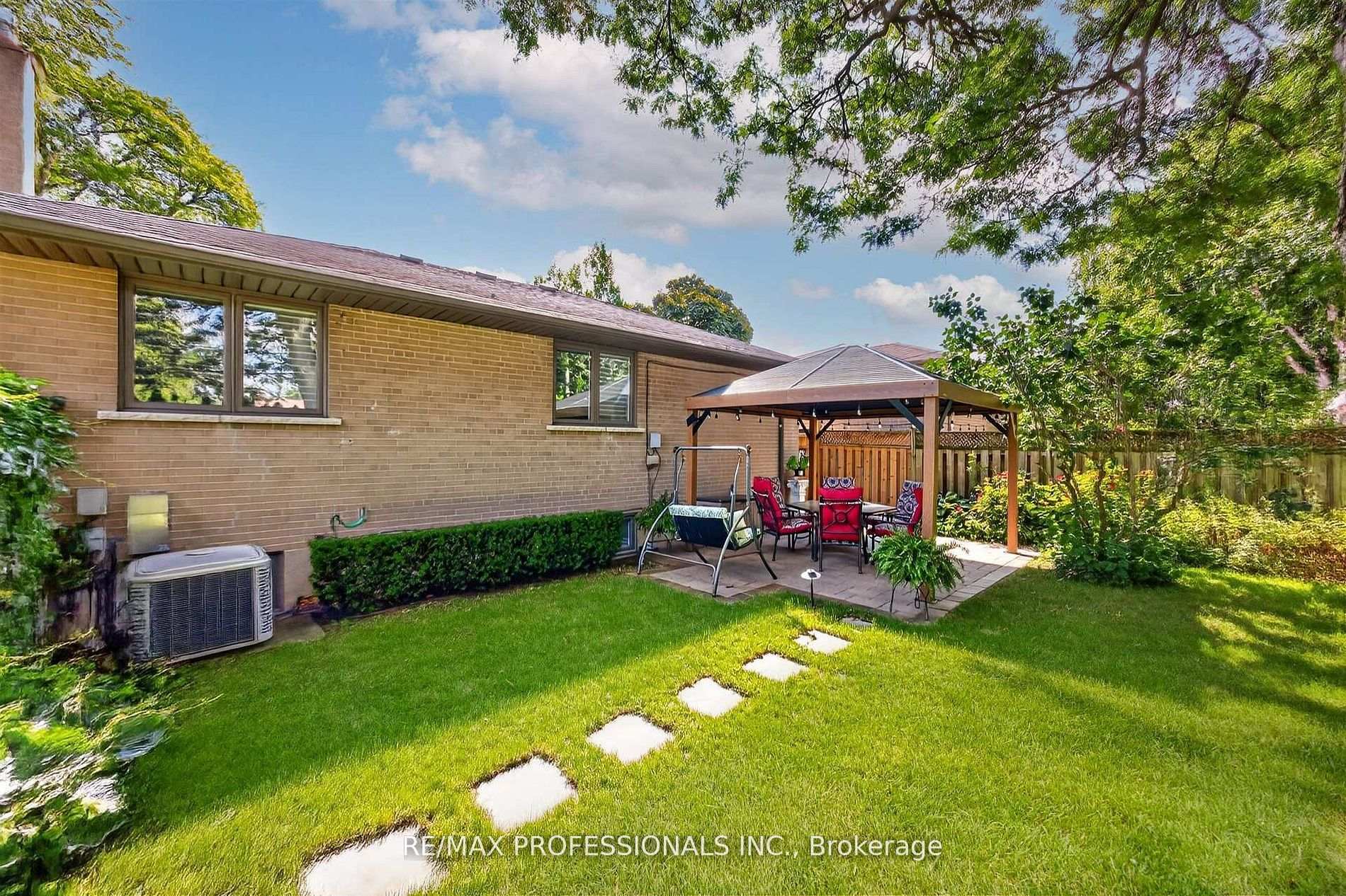Photo 43 of 57 Merrygale Crescent, Etobicoke, Eringate-Centennial-West Deane — HOMEH
