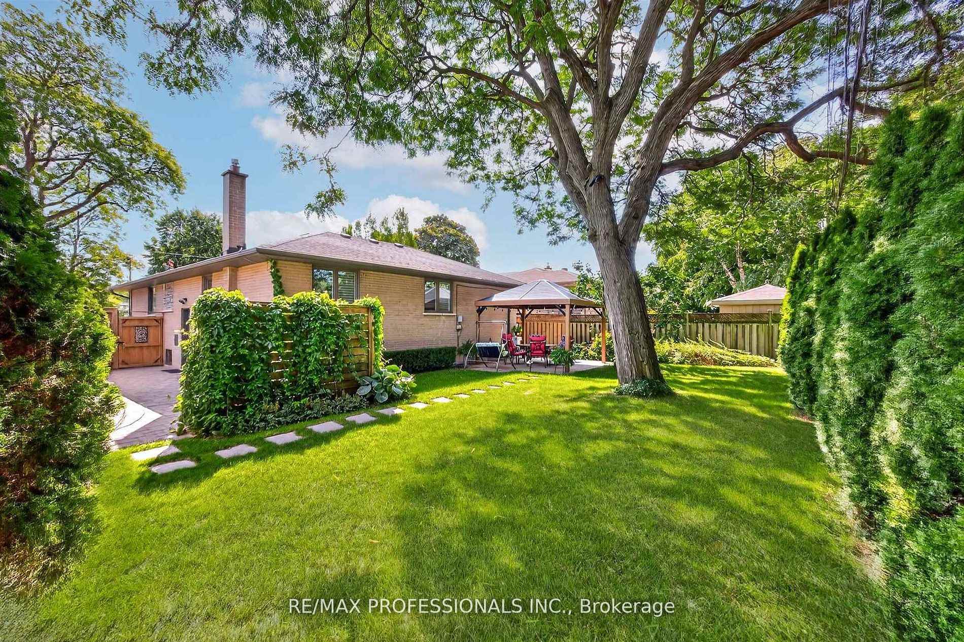 Photo 44 of 57 Merrygale Crescent, Etobicoke, Eringate-Centennial-West Deane — HOMEH