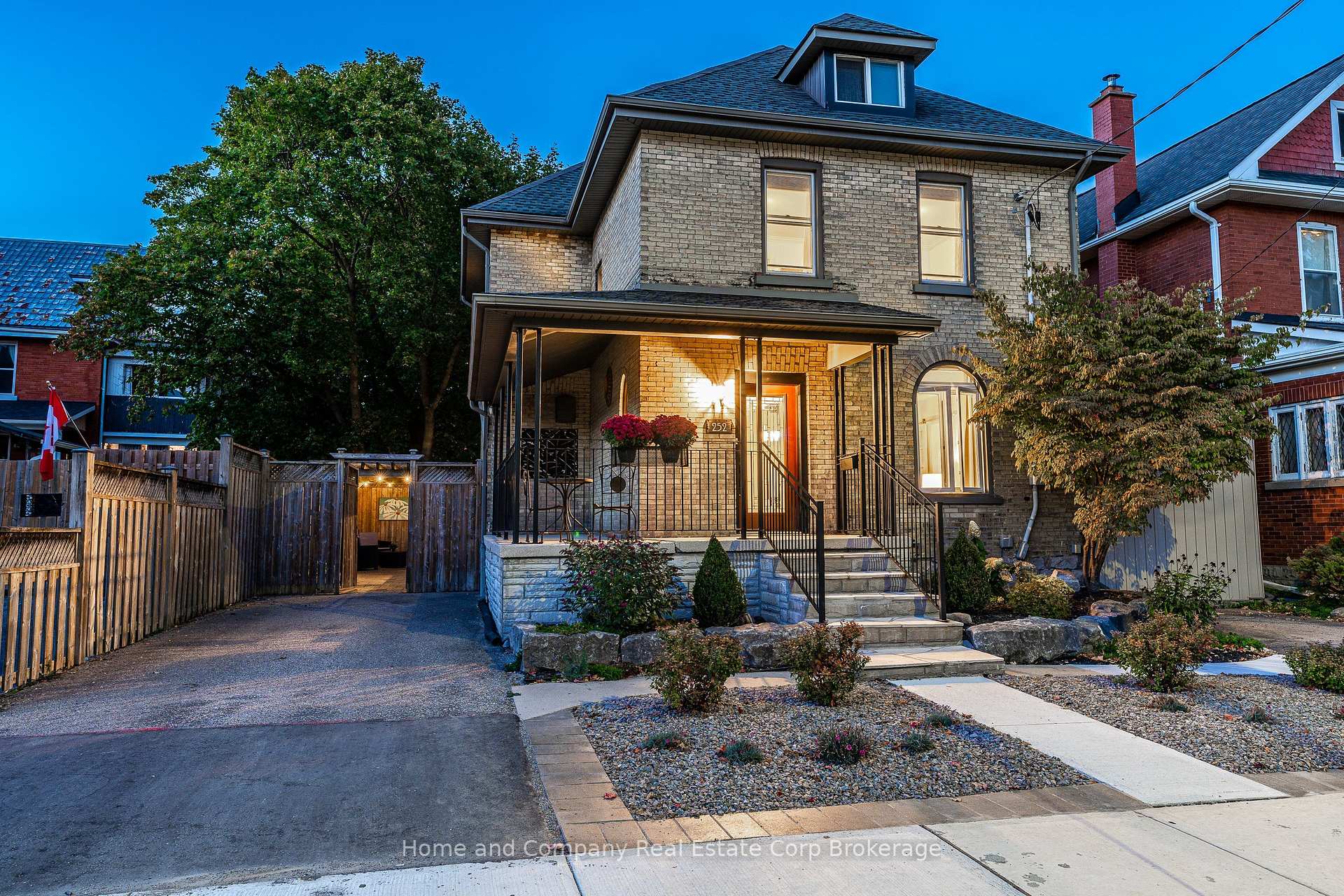 Photo 2 of 252 Albert Street, Stratford — HOMEH