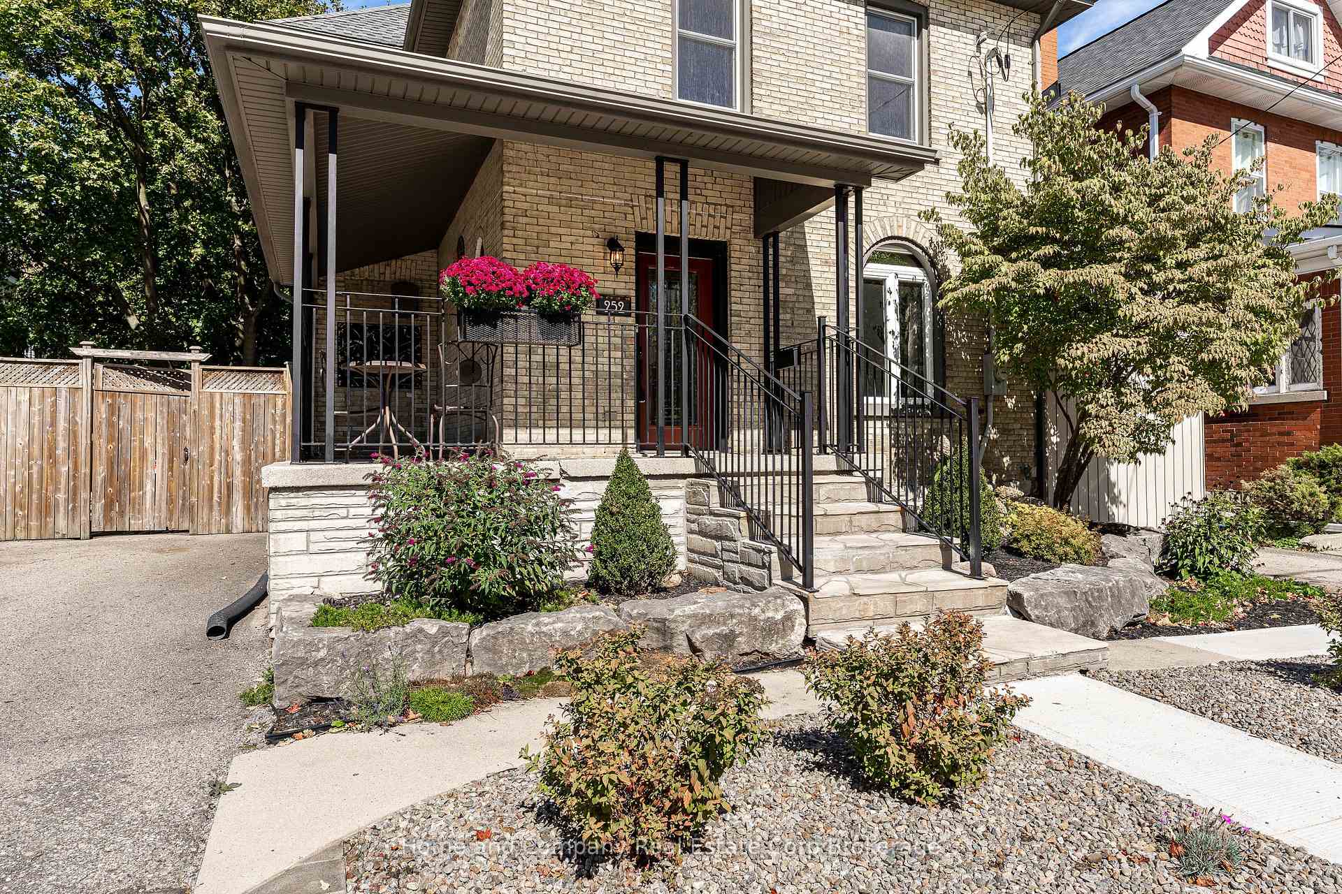 Photo 3 of 252 Albert Street, Stratford — HOMEH
