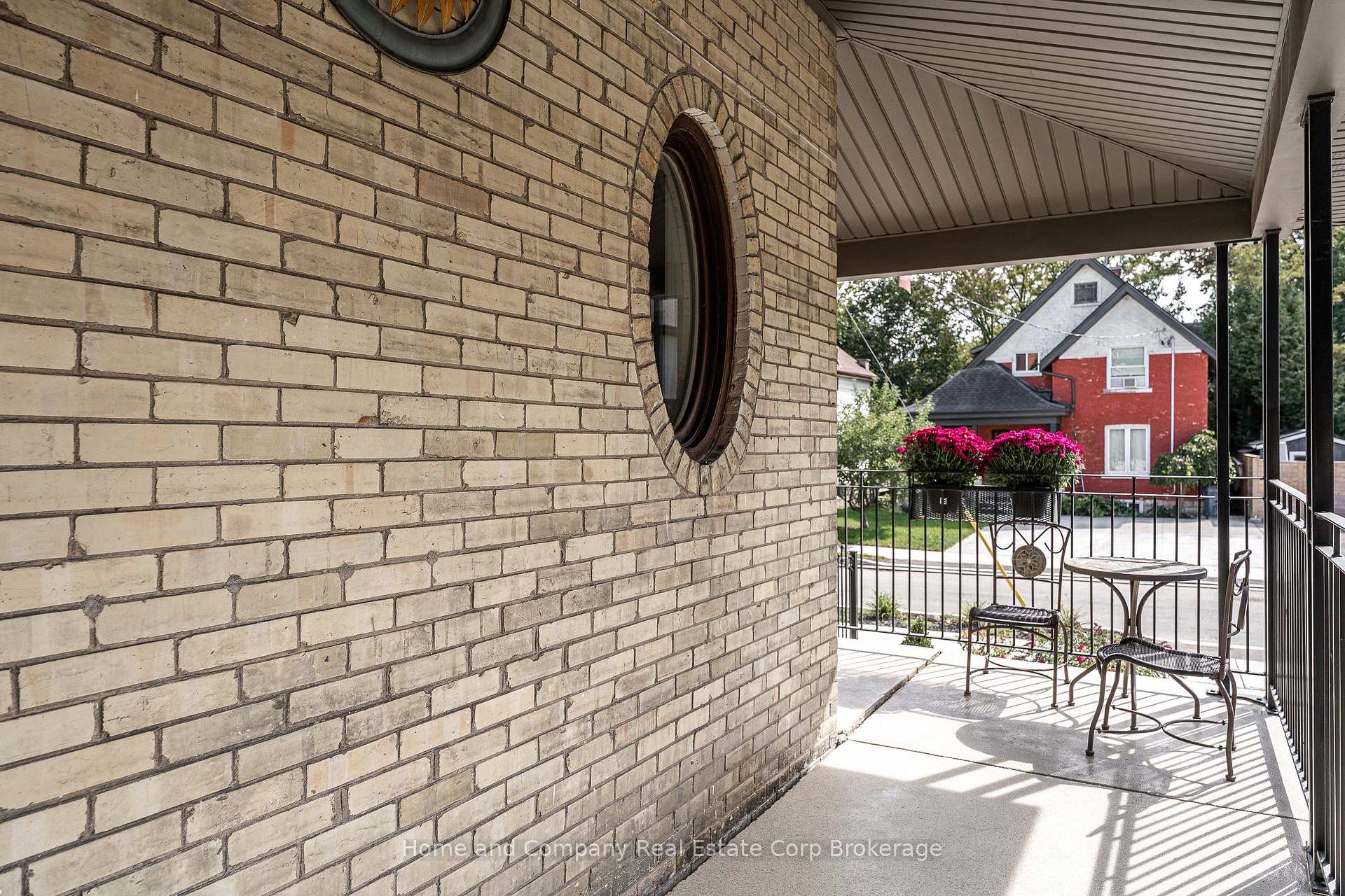 Photo 5 of 252 Albert Street, Stratford — HOMEH