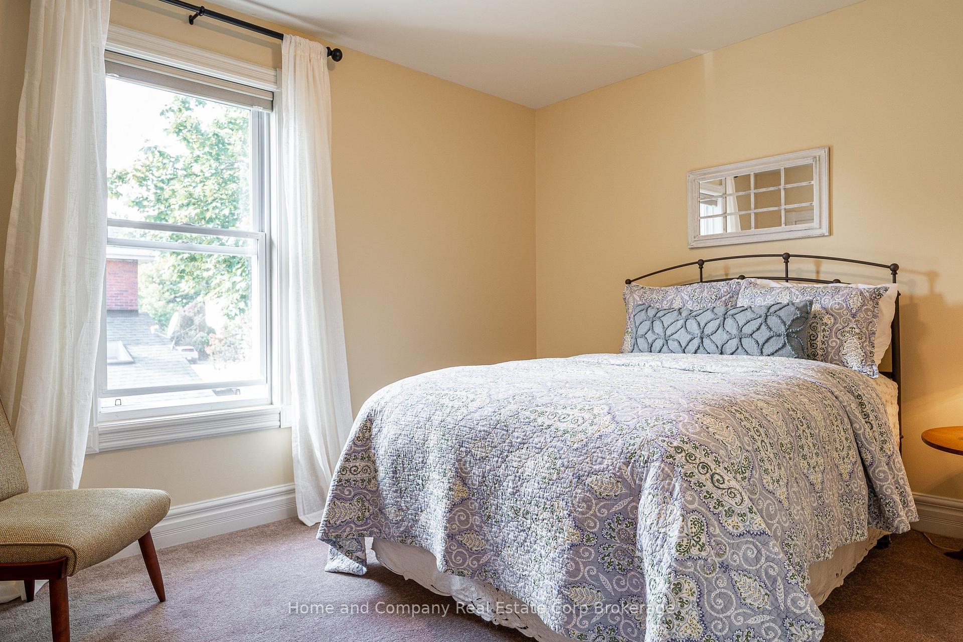 Photo 32 of 252 Albert Street, Stratford — HOMEH