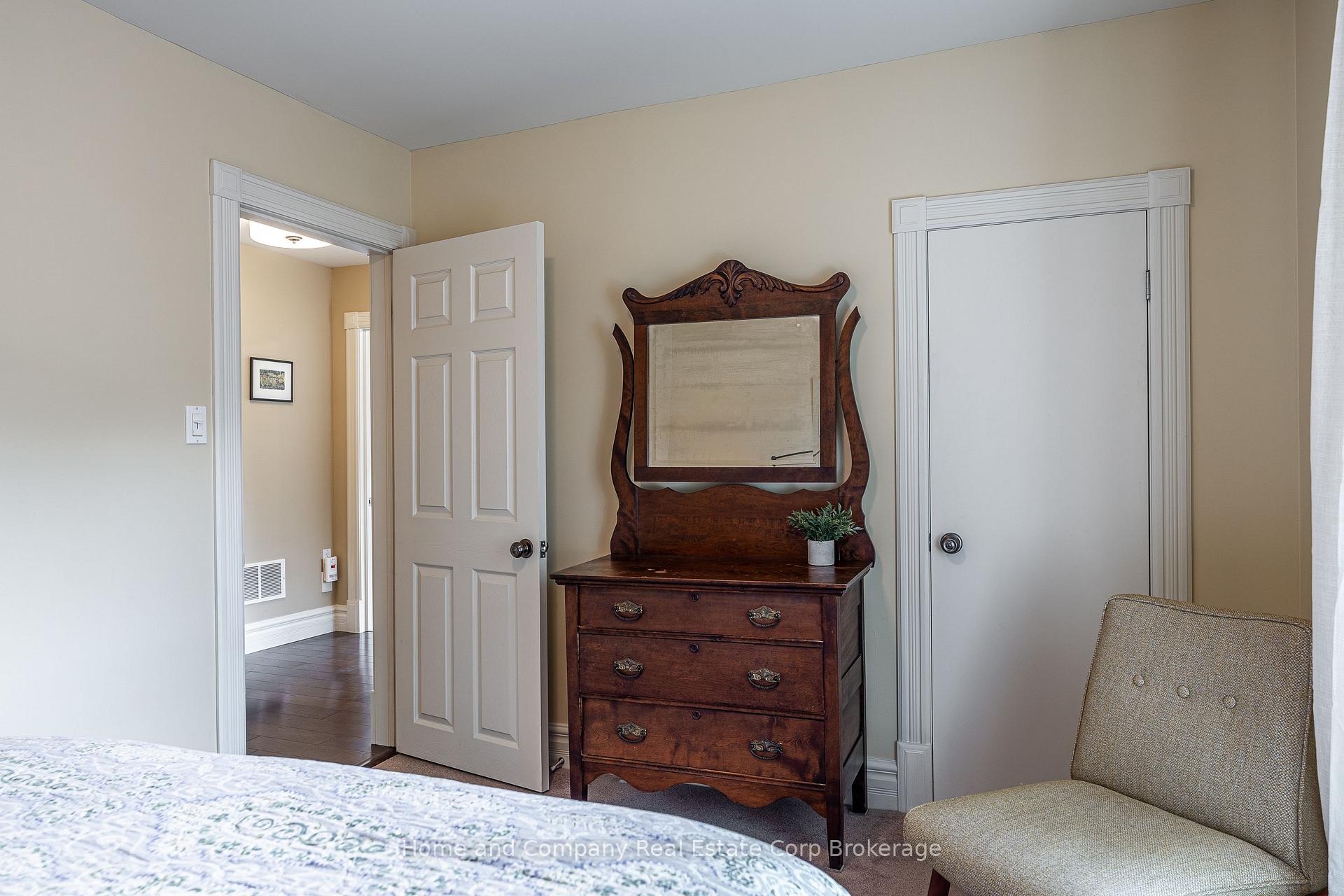Photo 33 of 252 Albert Street, Stratford — HOMEH