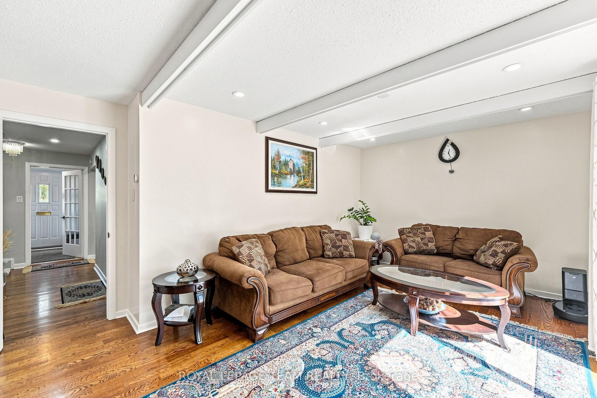 Photo 11 of 93 Beaver Ridge, Ottawa, City View/Skyline/Fisher Heights/Parkwood Hills — HOMEH