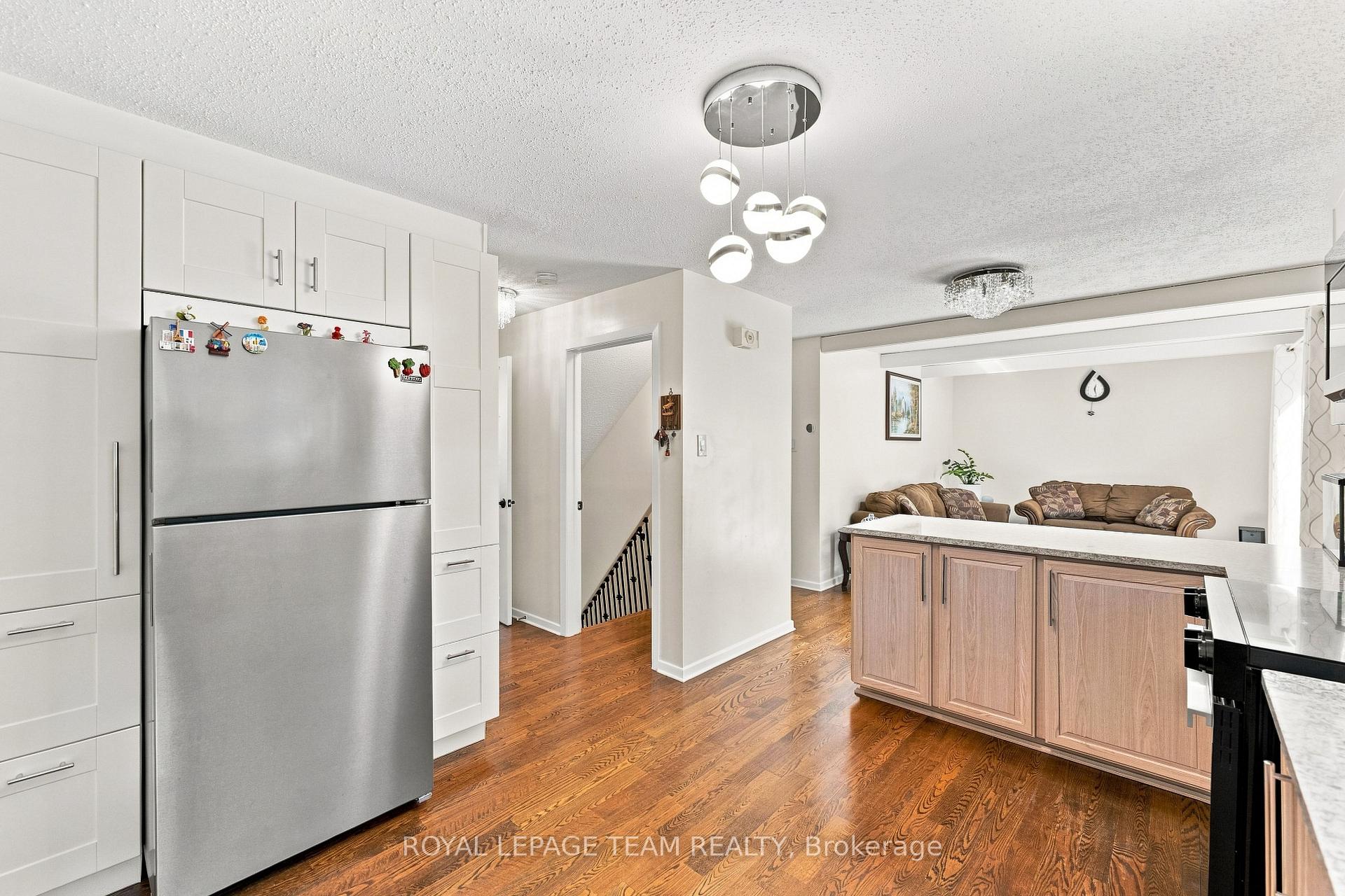 Photo 16 of 93 Beaver Ridge, Ottawa, City View/Skyline/Fisher Heights/Parkwood Hills — HOMEH