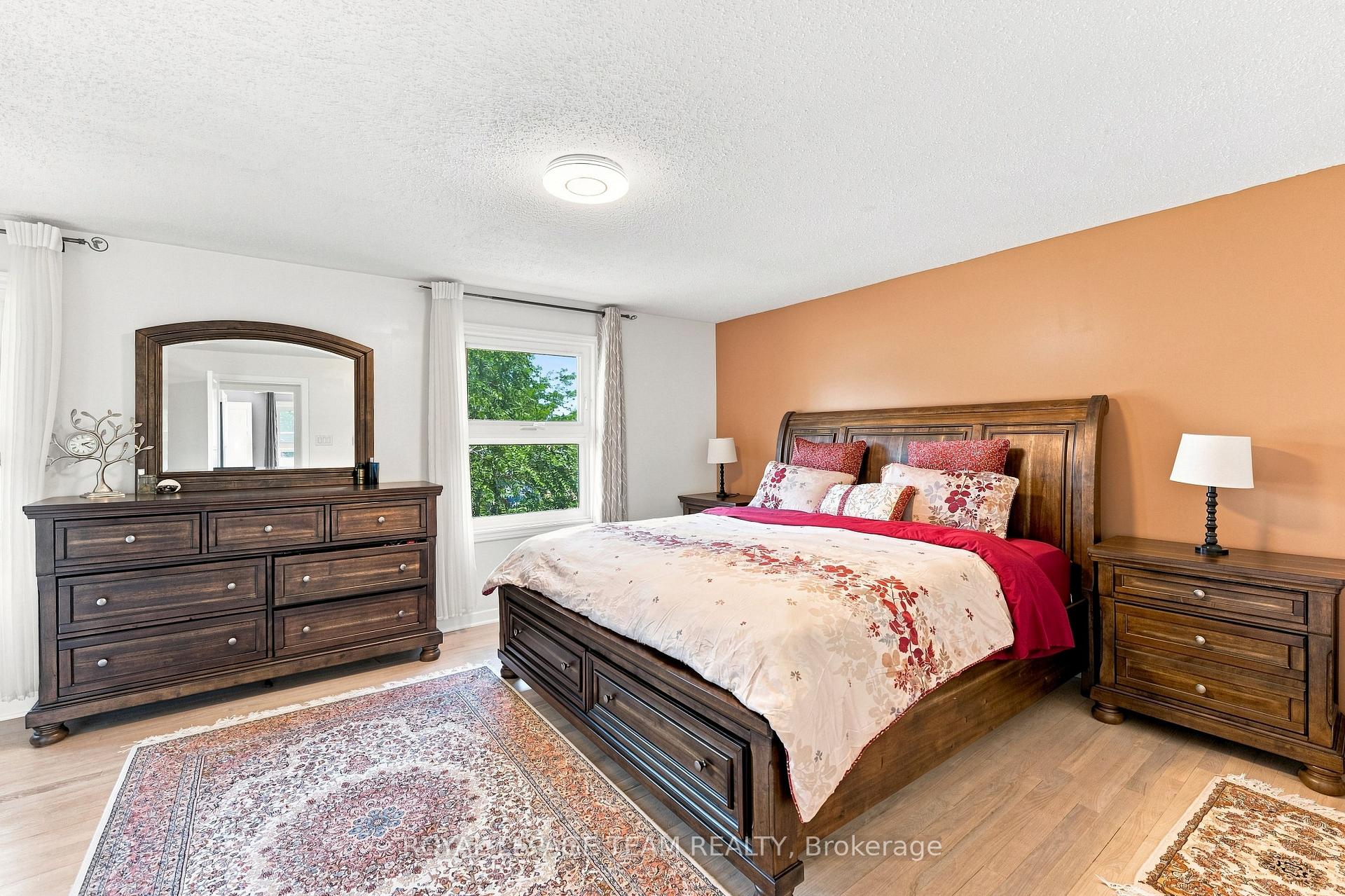 Photo 18 of 93 Beaver Ridge, Ottawa, City View/Skyline/Fisher Heights/Parkwood Hills — HOMEH