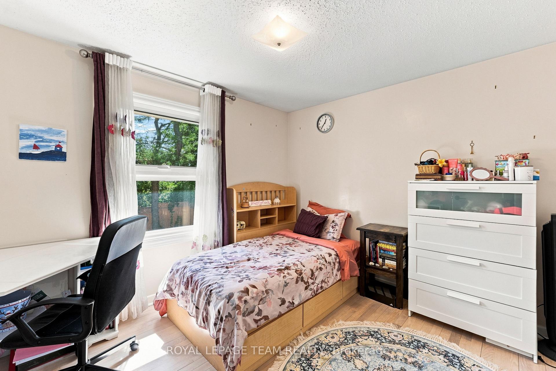 Photo 26 of 93 Beaver Ridge, Ottawa, City View/Skyline/Fisher Heights/Parkwood Hills — HOMEH
