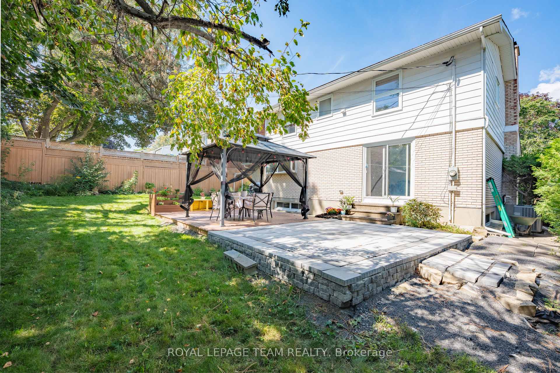 Photo 36 of 93 Beaver Ridge, Ottawa, City View/Skyline/Fisher Heights/Parkwood Hills — HOMEH