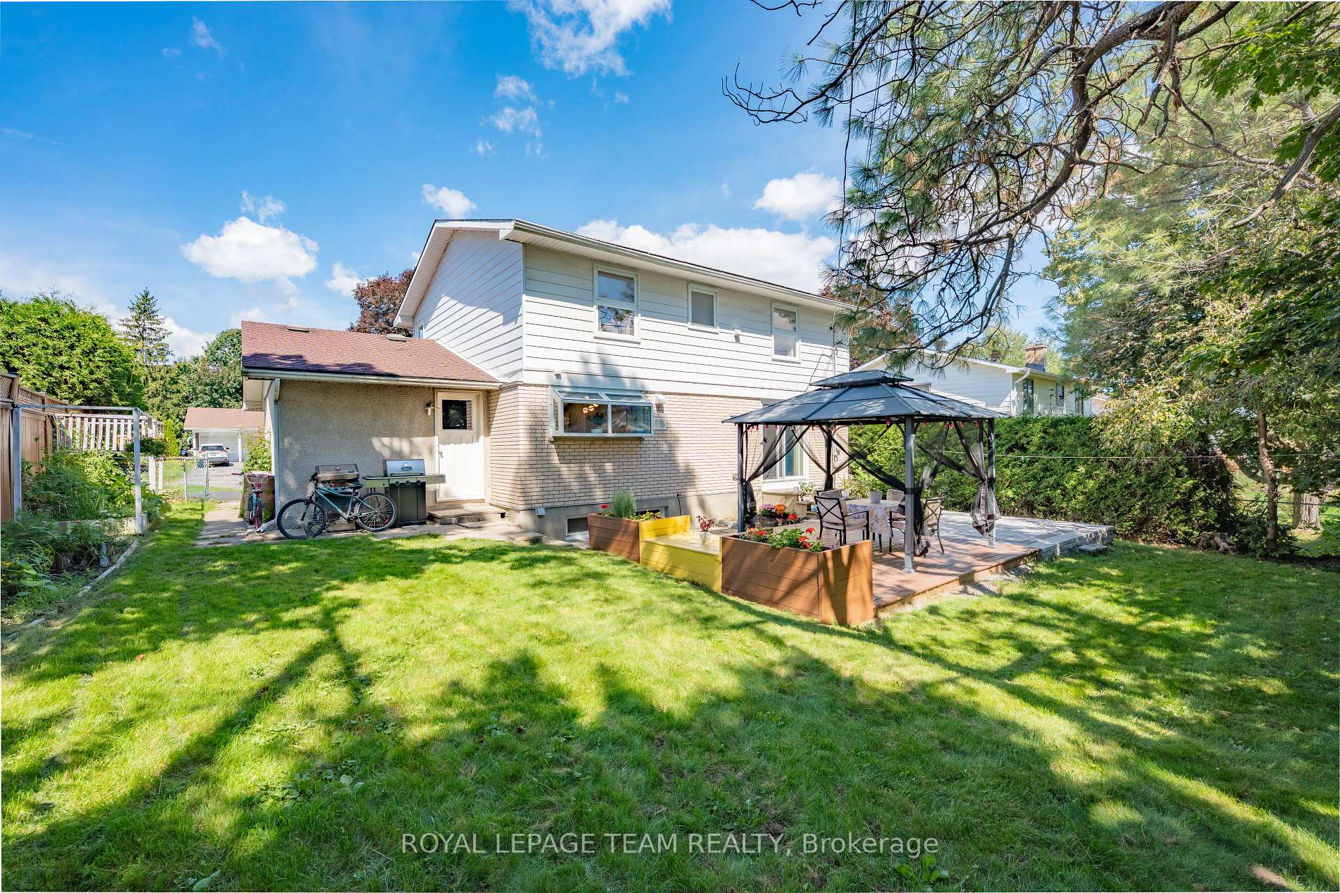 Photo 37 of 93 Beaver Ridge, Ottawa, City View/Skyline/Fisher Heights/Parkwood Hills — HOMEH