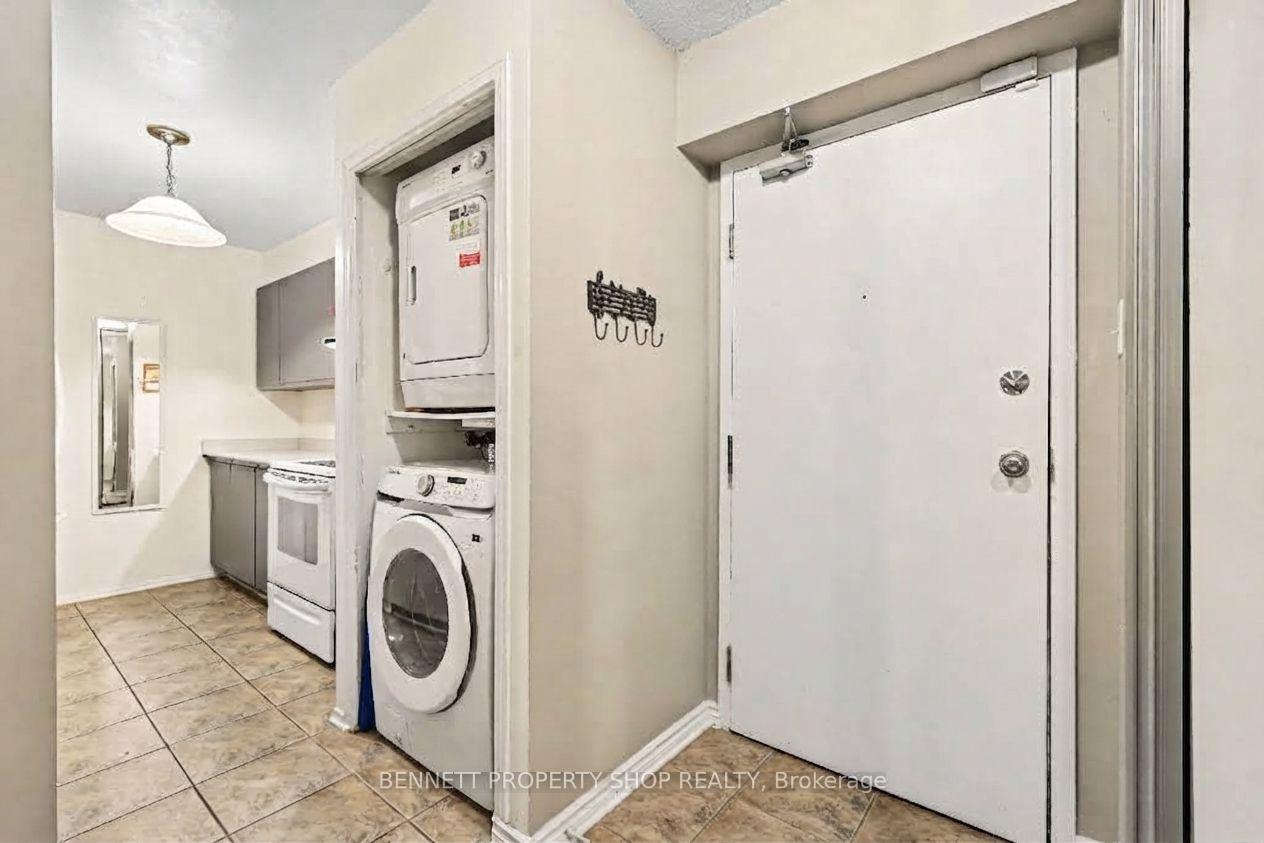 Photo 4 of Unit 106, 280 Brittany Drive, Ottawa, Viscount Alexander Park — HOMEH