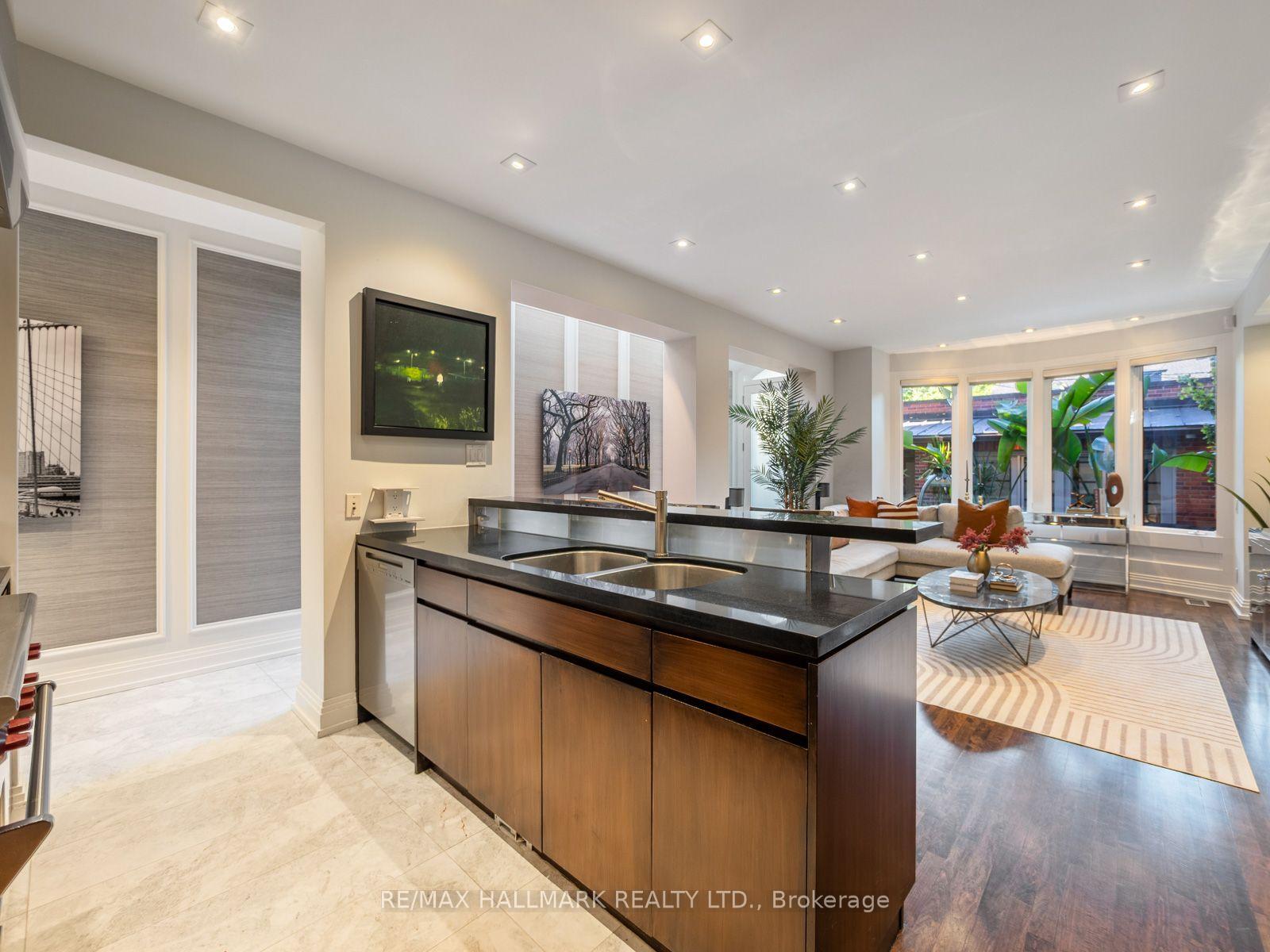 Photo 11 of 81 Macpherson Avenue, Toronto, The Annex — HOMEH