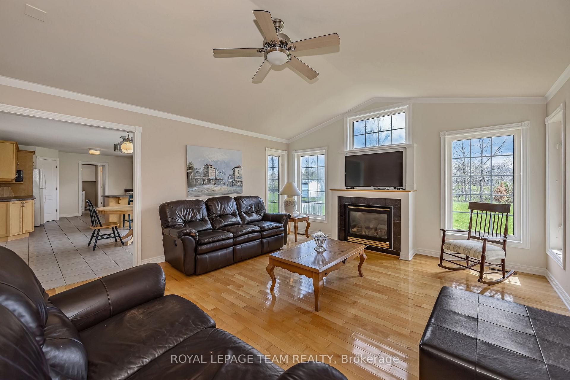 Photo 6 of 6668 Tommary Drive, Ottawa, Greely — HOMEH