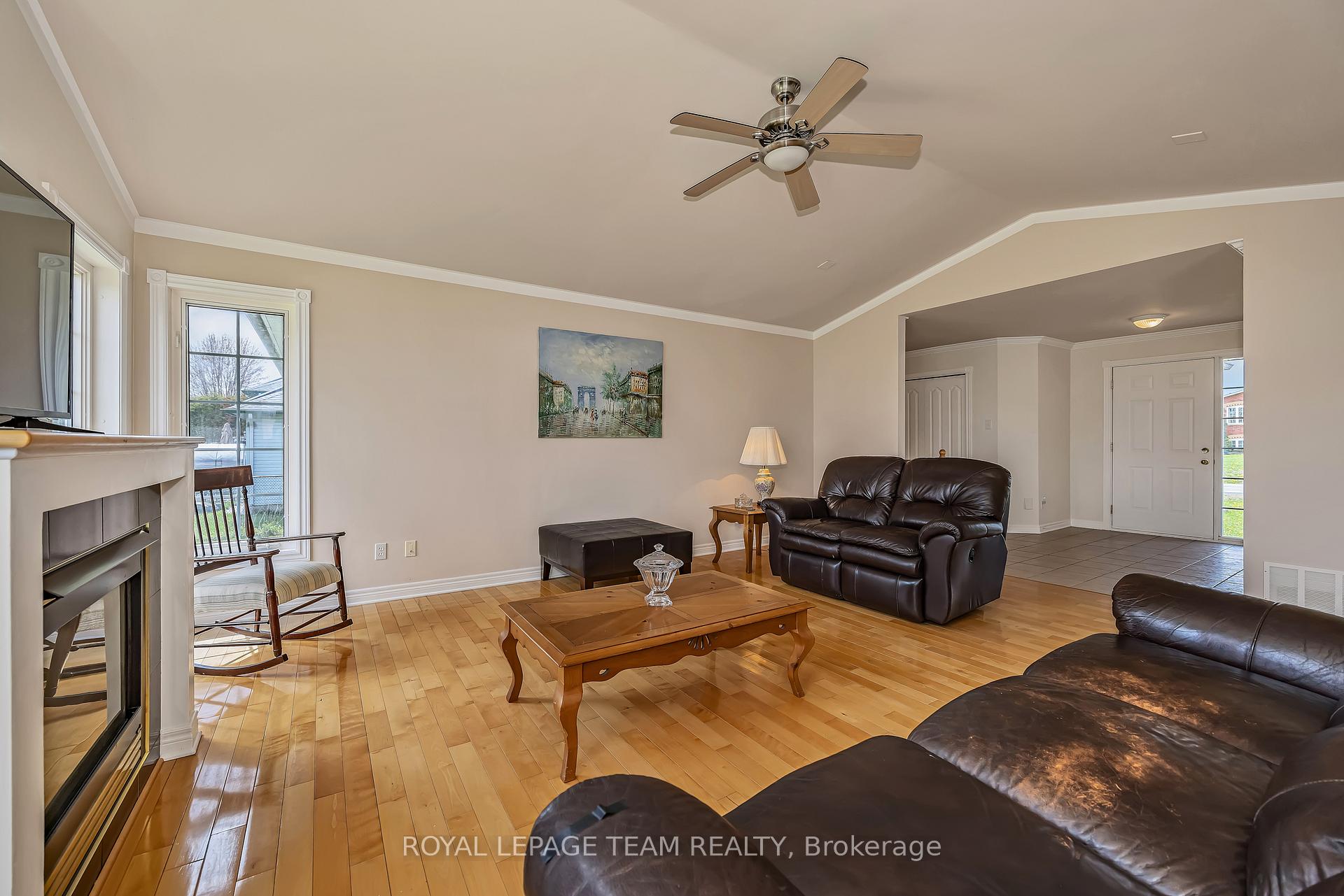 Photo 7 of 6668 Tommary Drive, Ottawa, Greely — HOMEH