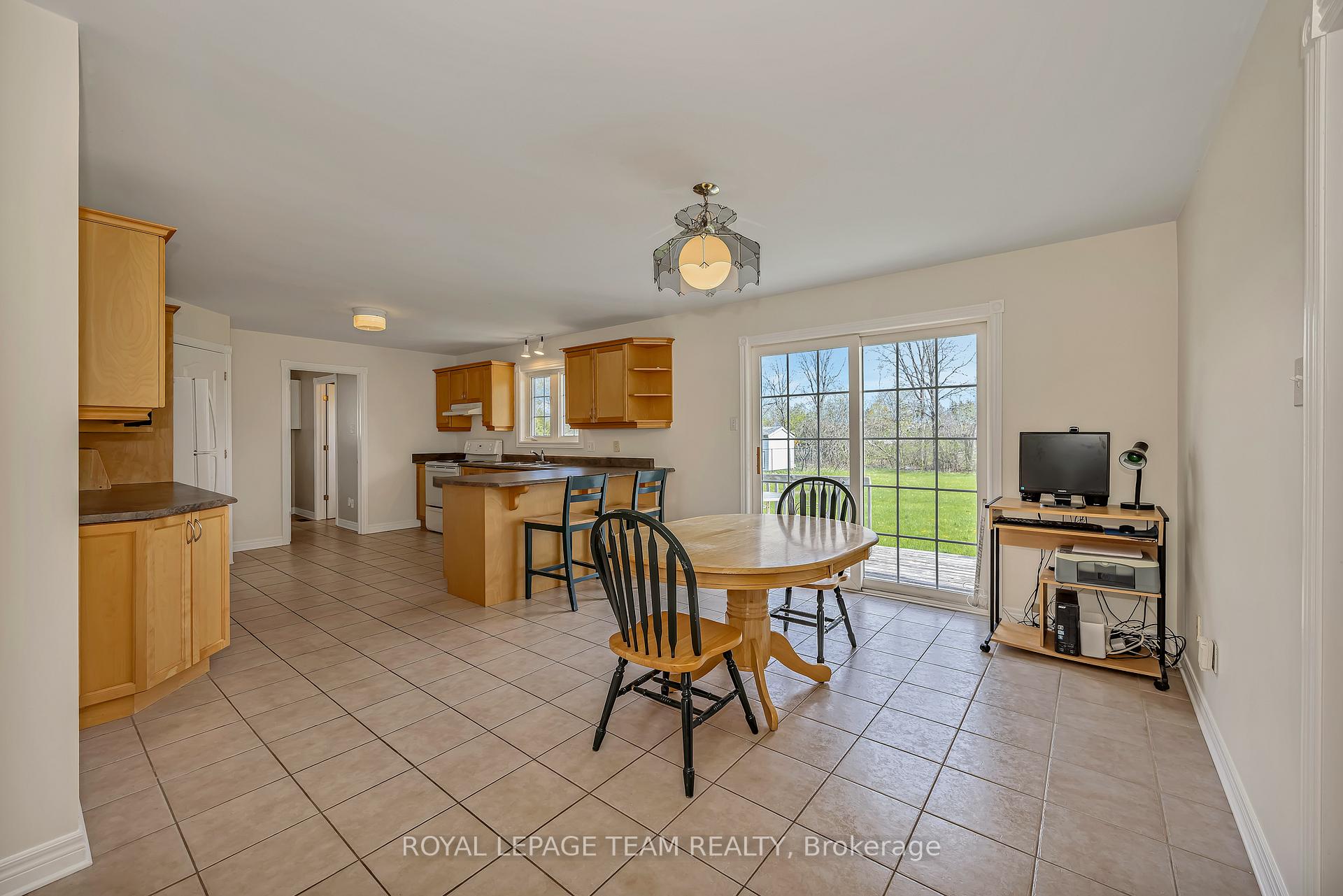 Photo 11 of 6668 Tommary Drive, Ottawa, Greely — HOMEH