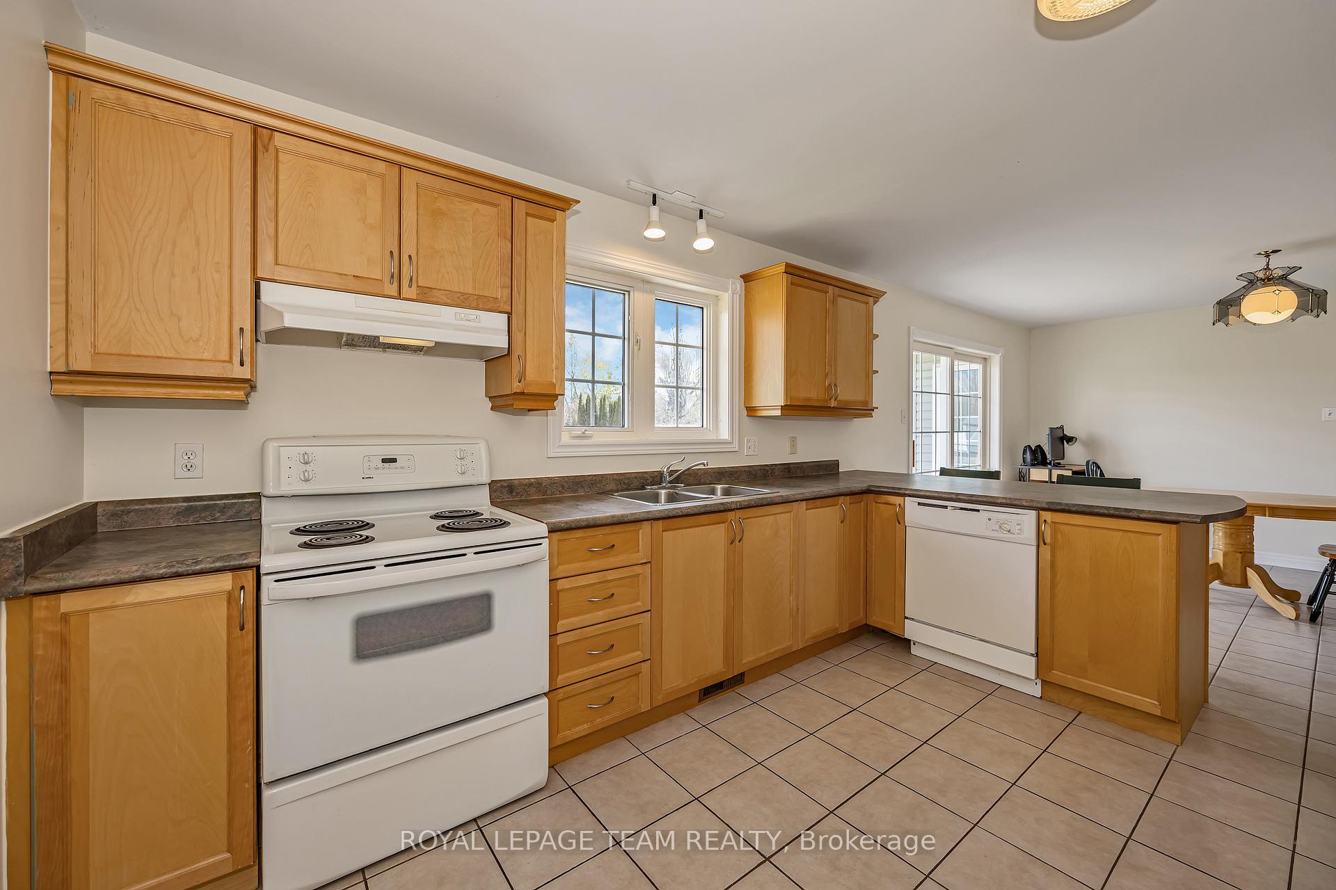 Photo 13 of 6668 Tommary Drive, Ottawa, Greely — HOMEH