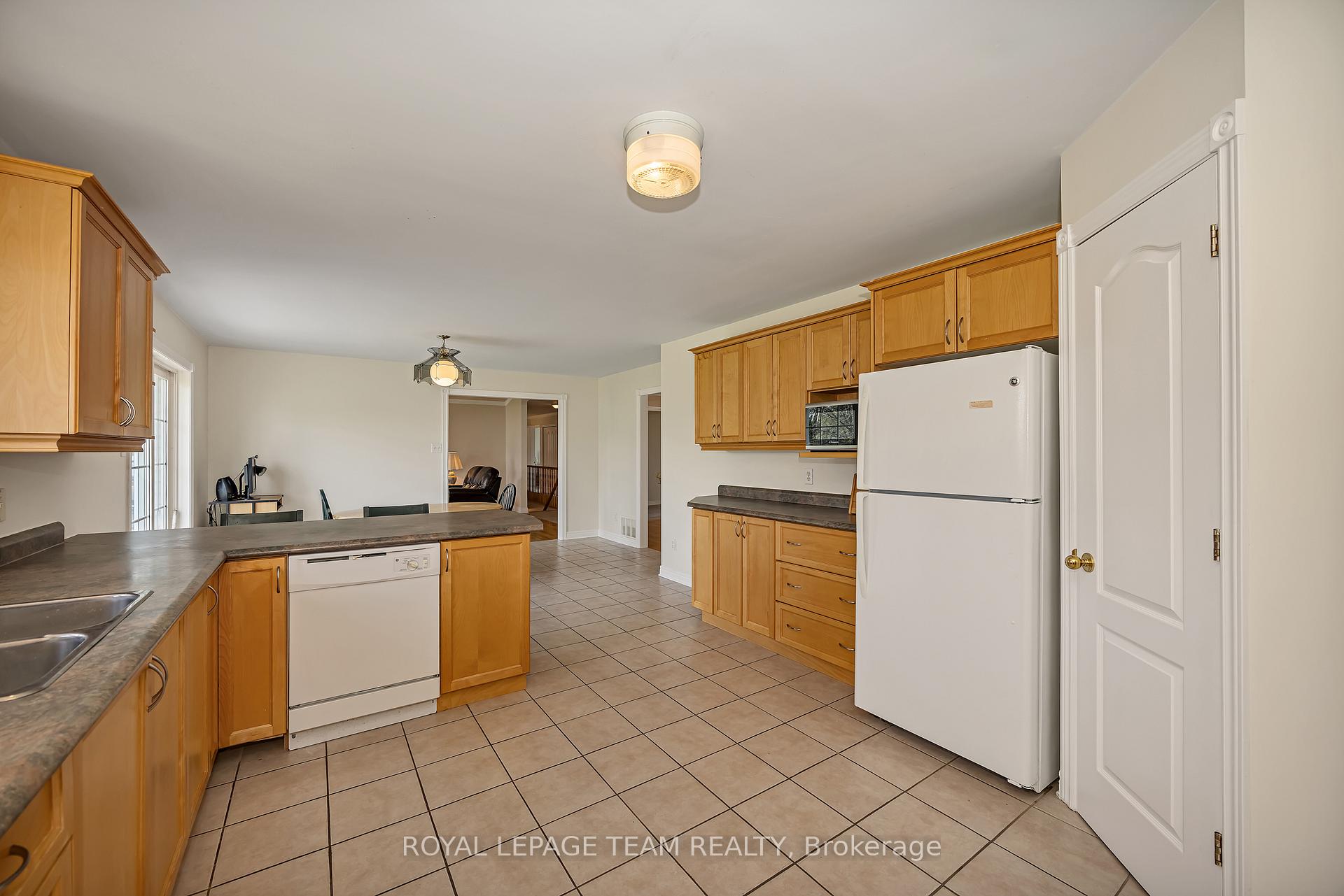 Photo 14 of 6668 Tommary Drive, Ottawa, Greely — HOMEH