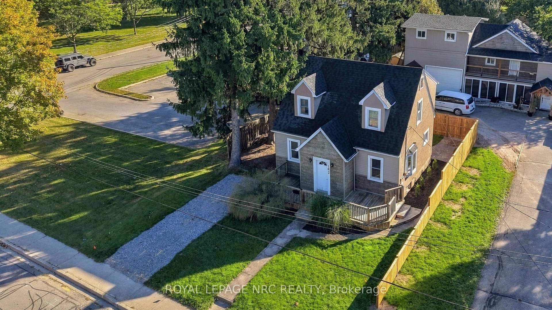 Photo 32 of 162 Aqueduct Street, Welland, Prince Charles — HOMEH