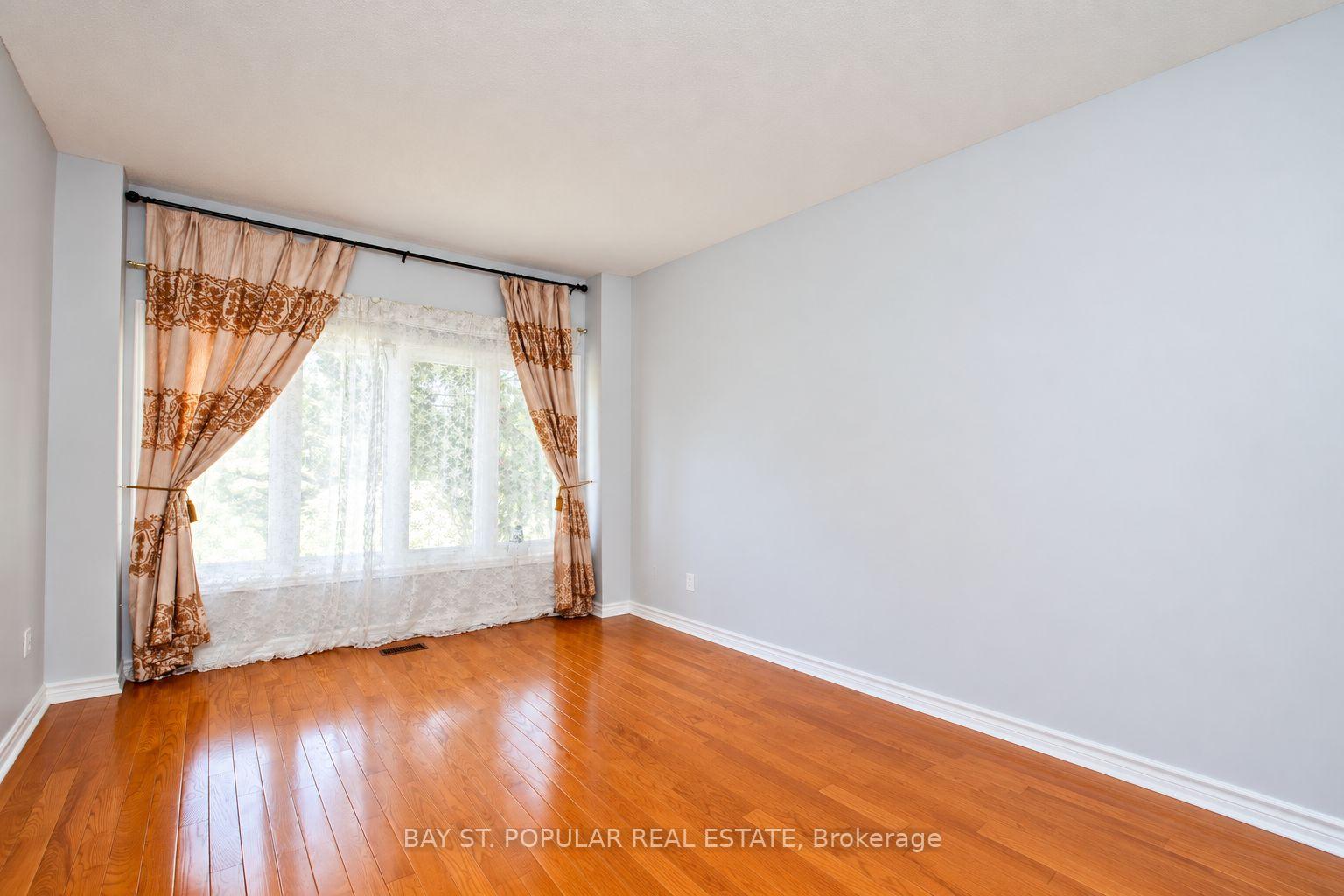 Photo 5 of 25 Subrisco Avenue, Richmond Hill, Devonsleigh — HOMEH