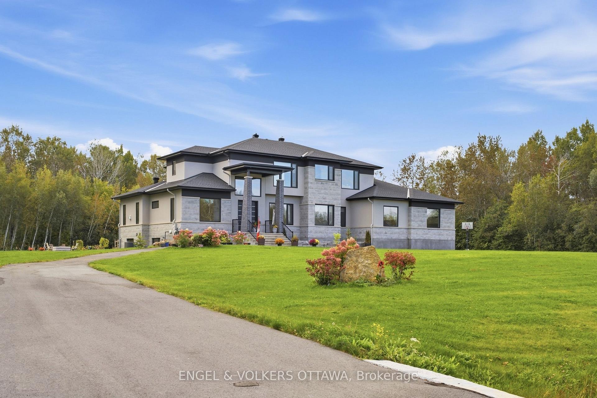Photo 4 of 1057 Green Jacket Crescent, Ottawa, Greely — HOMEH