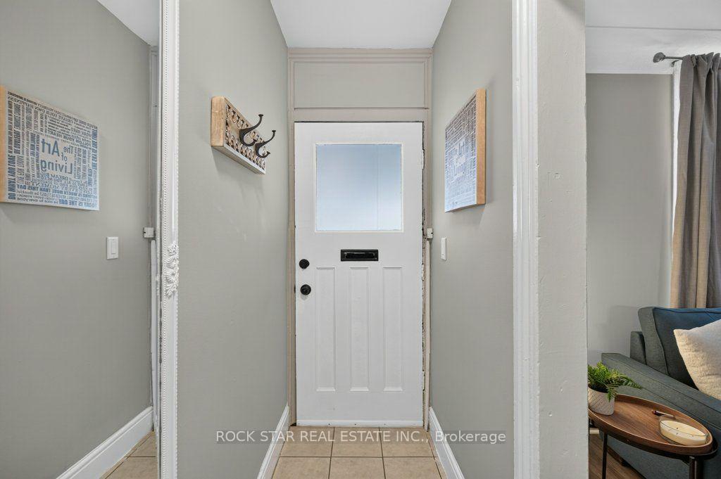 Photo 3 of 244 Emerald Street N, Hamilton, Landsdale — HOMEH