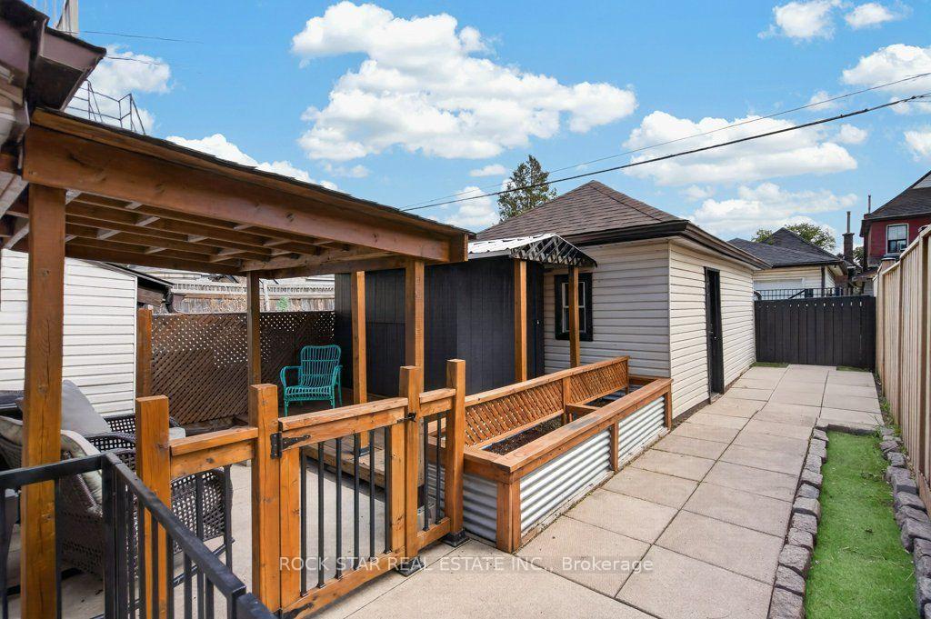 Photo 24 of 244 Emerald Street N, Hamilton, Landsdale — HOMEH