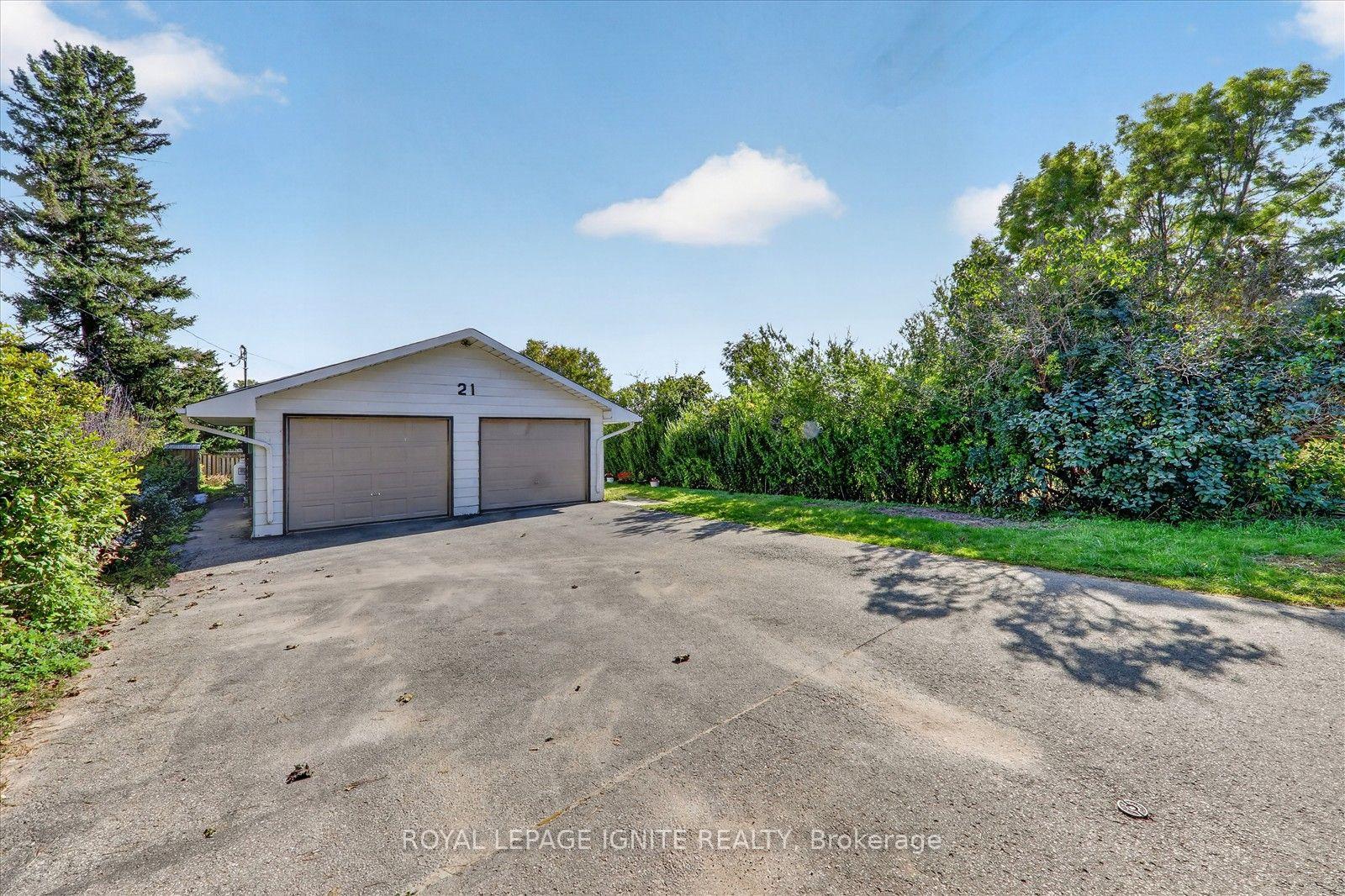Photo 3 of 21 Durham Street, Clarington, Bowmanville — HOMEH