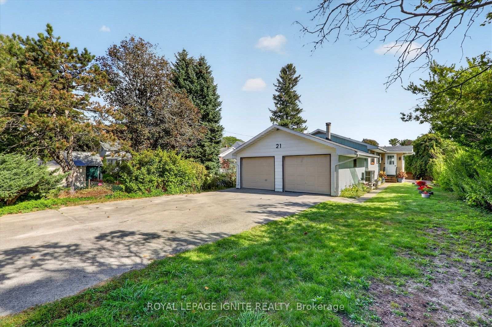 Photo 4 of 21 Durham Street, Clarington, Bowmanville — HOMEH