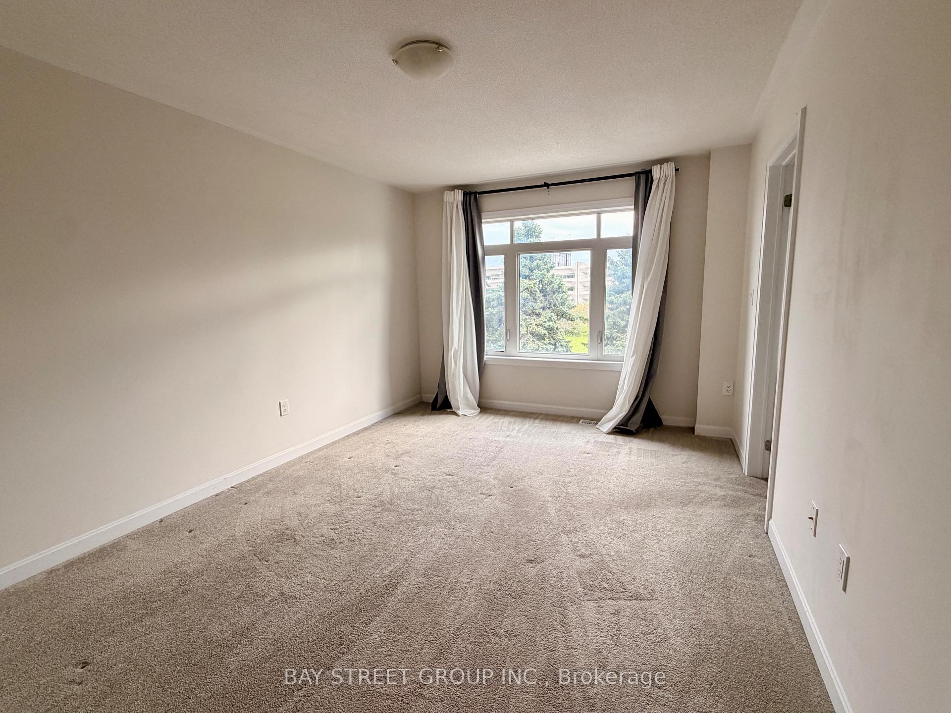 Photo 8 of 45 Longshore Way, Whitby, Port Whitby — HOMEH