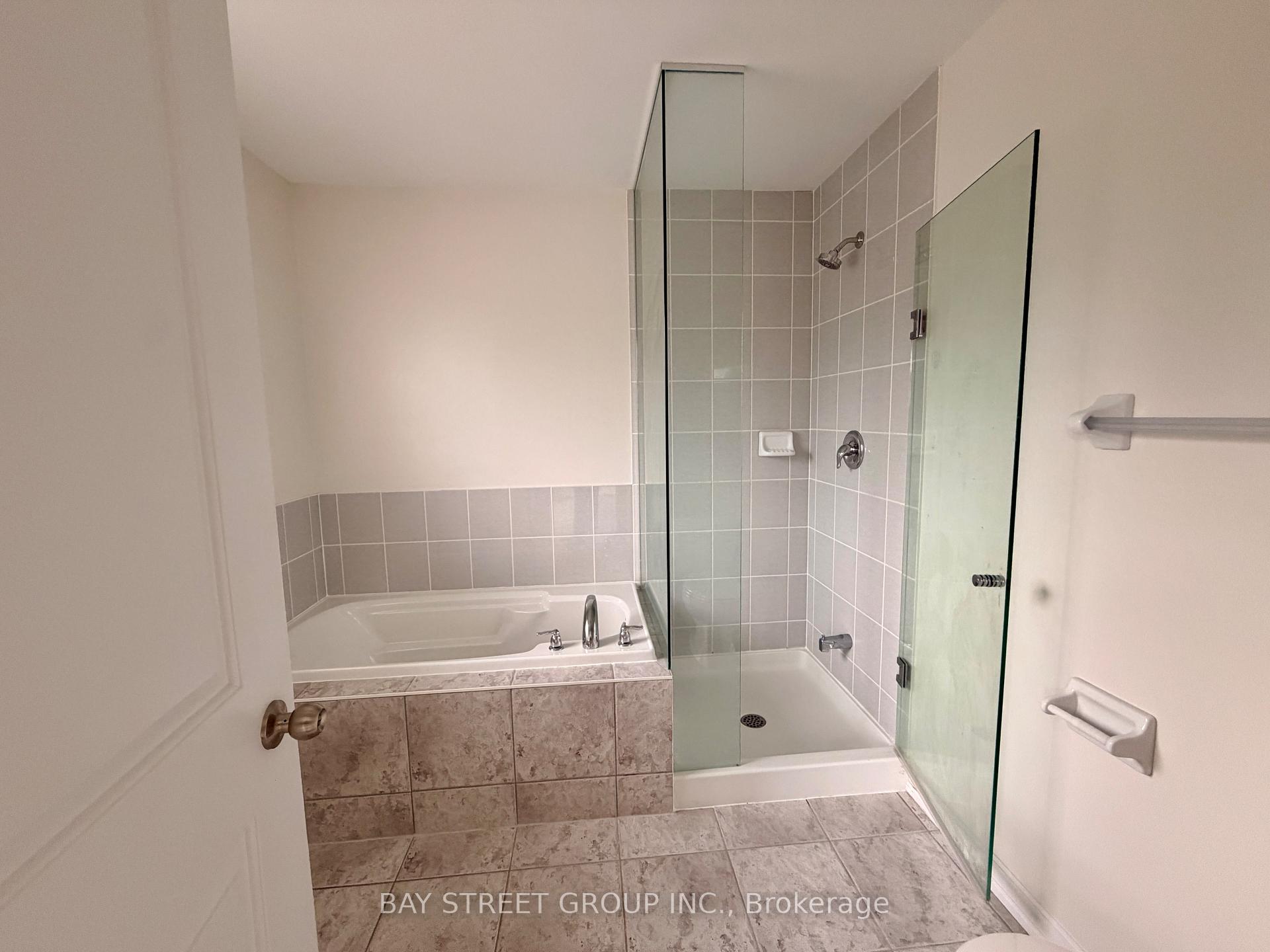 Photo 11 of 45 Longshore Way, Whitby, Port Whitby — HOMEH