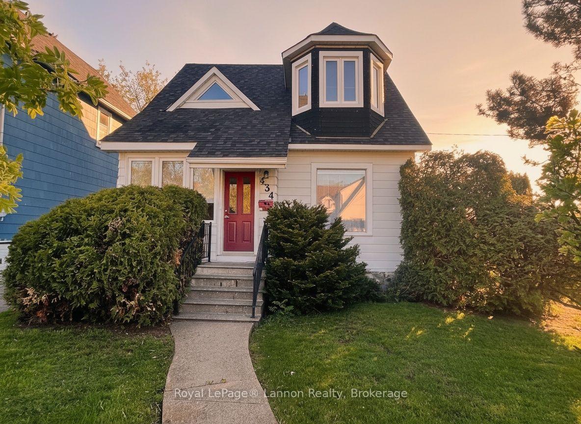 Photo 3 of 434 Hebert Street, Thunder Bay, College Heights — HOMEH