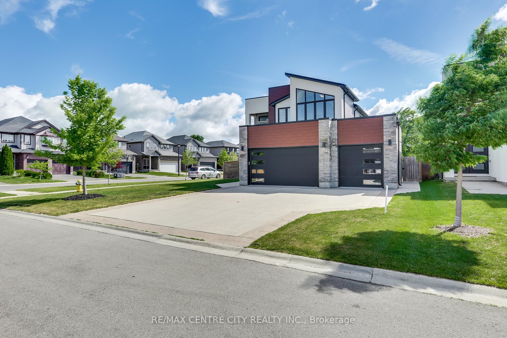 Photo 2 of 1762 Dewar Place, London, North S — HOMEH