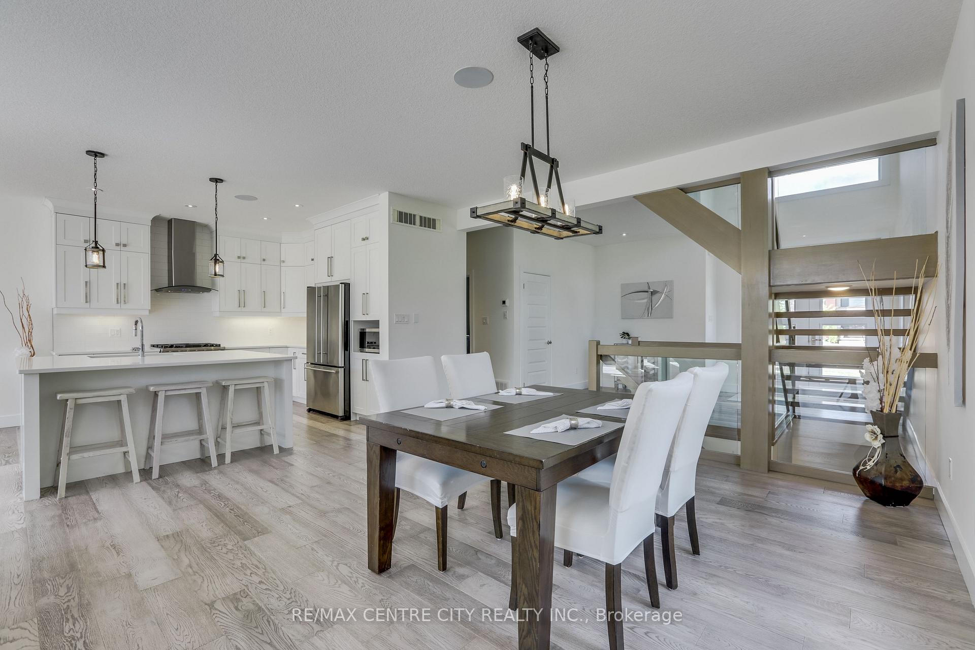 Photo 7 of 1762 Dewar Place, London, North S — HOMEH
