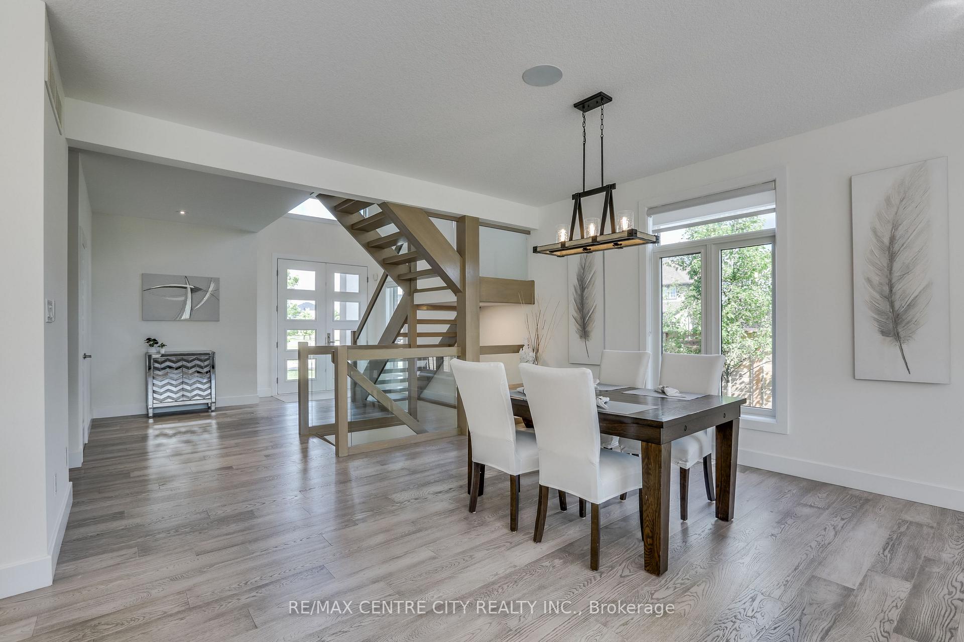 Photo 8 of 1762 Dewar Place, London, North S — HOMEH