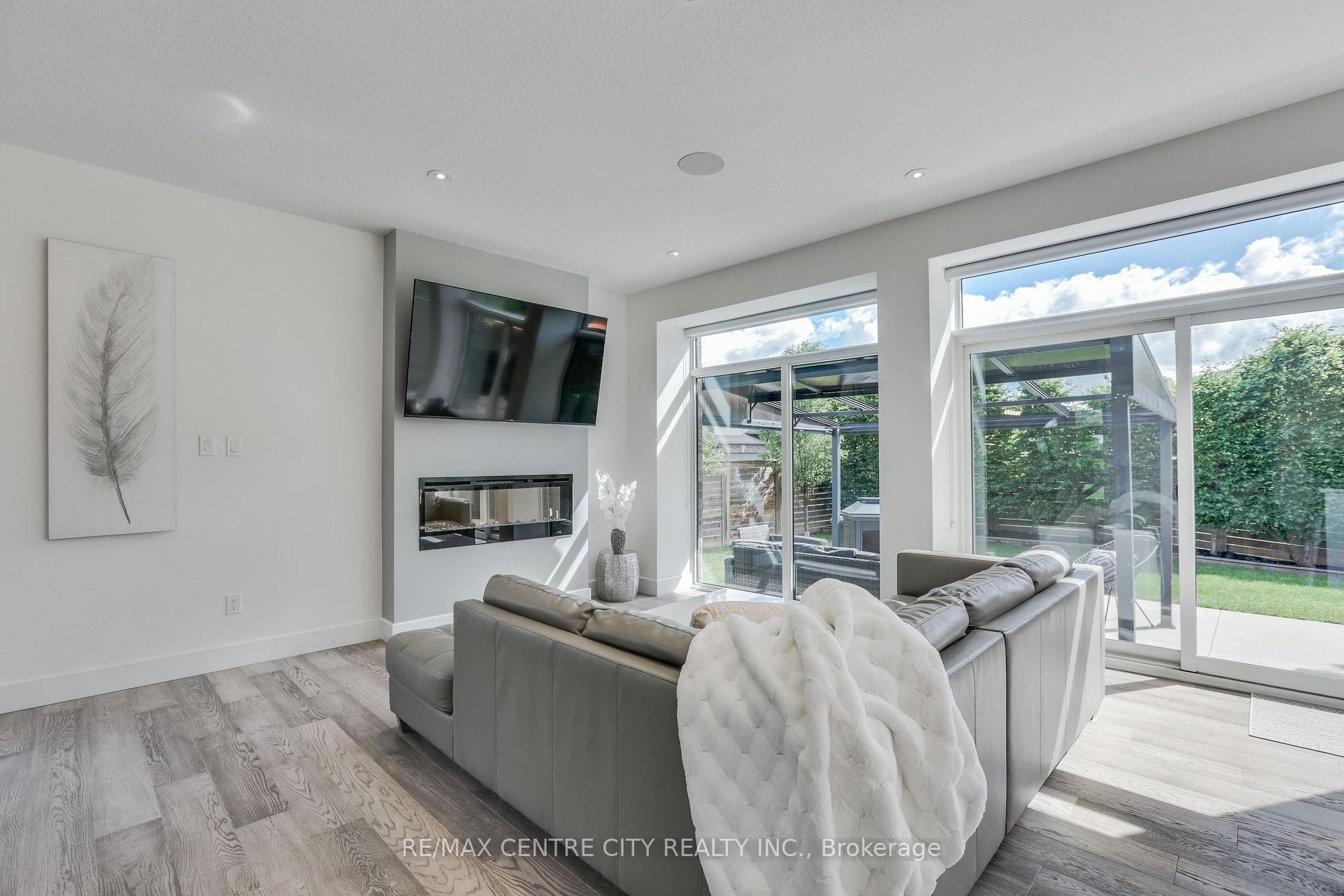 Photo 9 of 1762 Dewar Place, London, North S — HOMEH