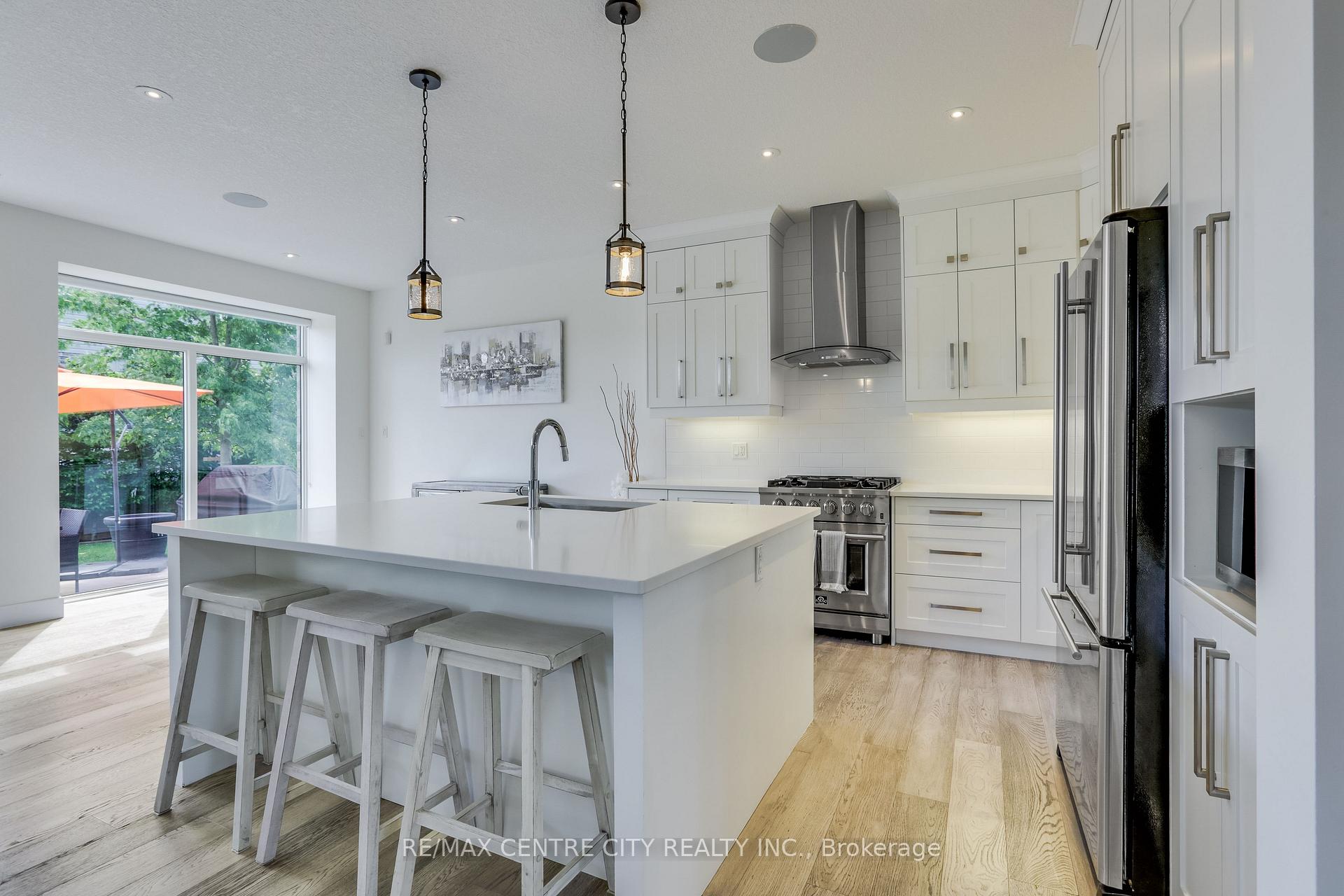Photo 12 of 1762 Dewar Place, London, North S — HOMEH