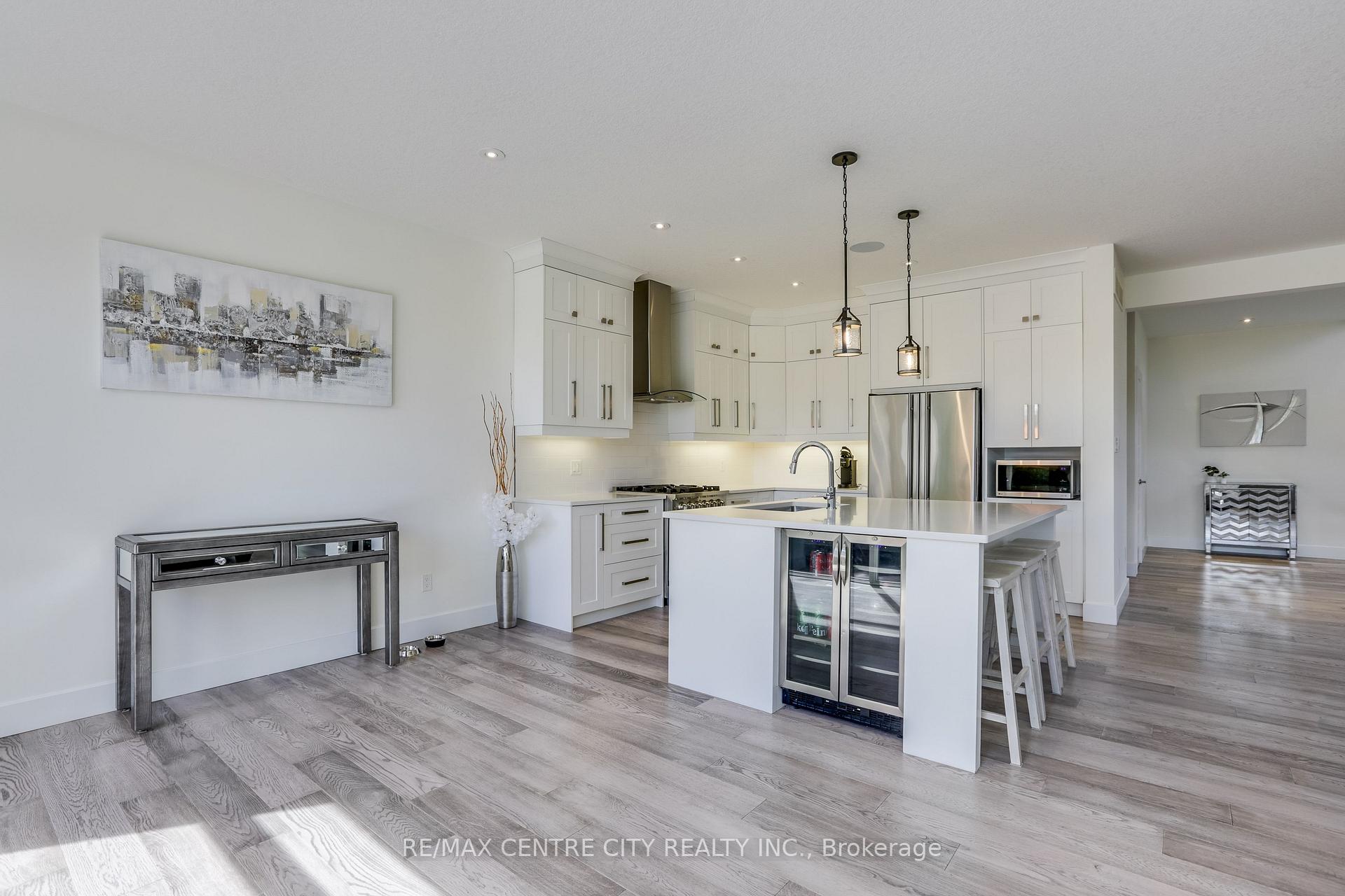 Photo 13 of 1762 Dewar Place, London, North S — HOMEH