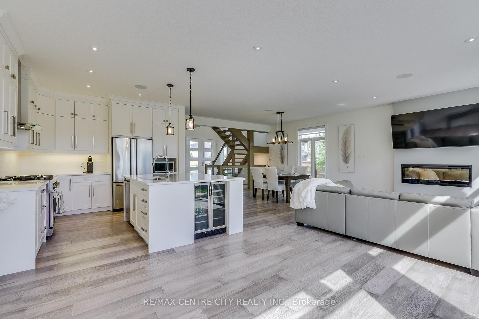 Photo 14 of 1762 Dewar Place, London, North S — HOMEH