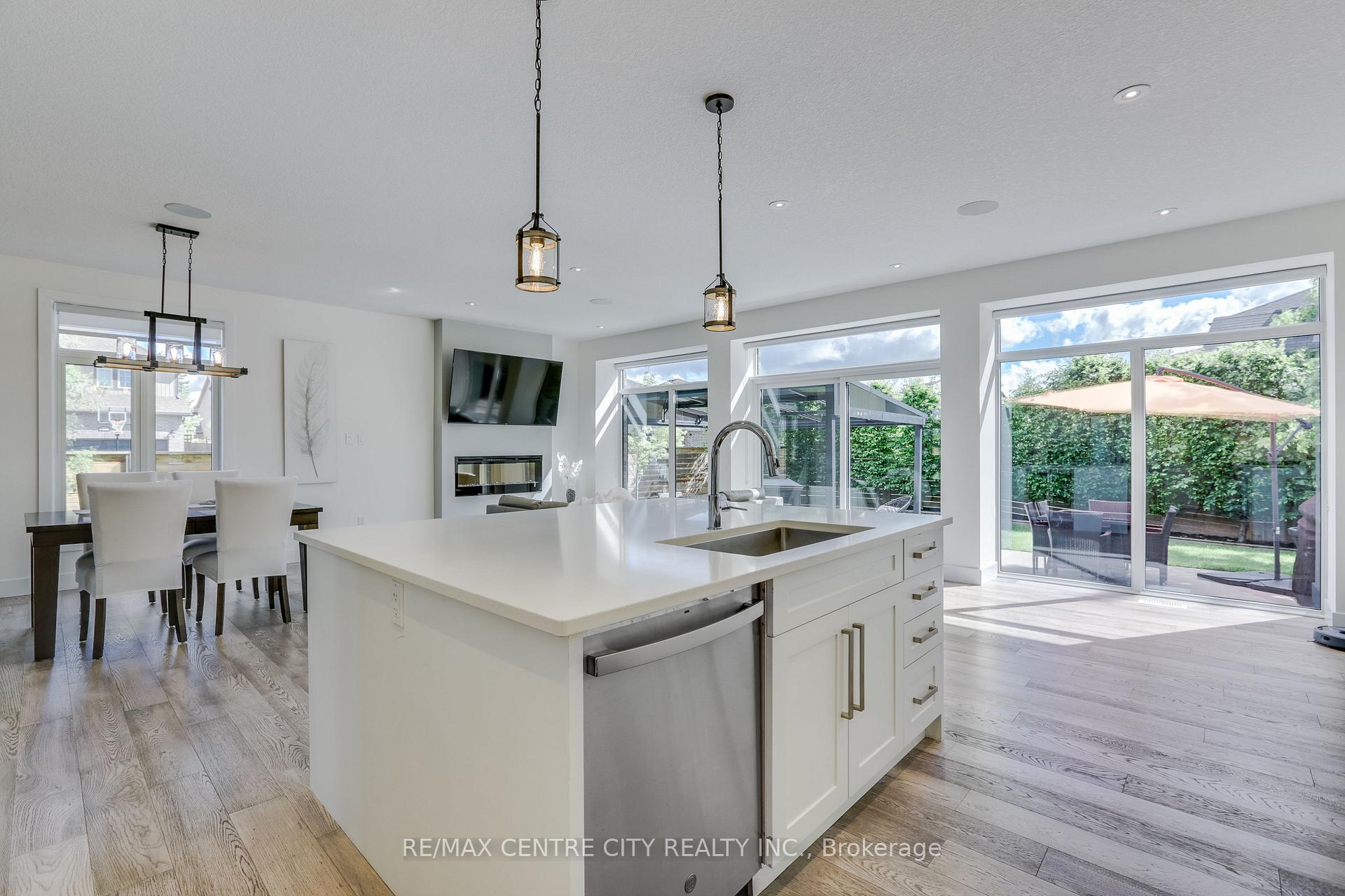 Photo 16 of 1762 Dewar Place, London, North S — HOMEH