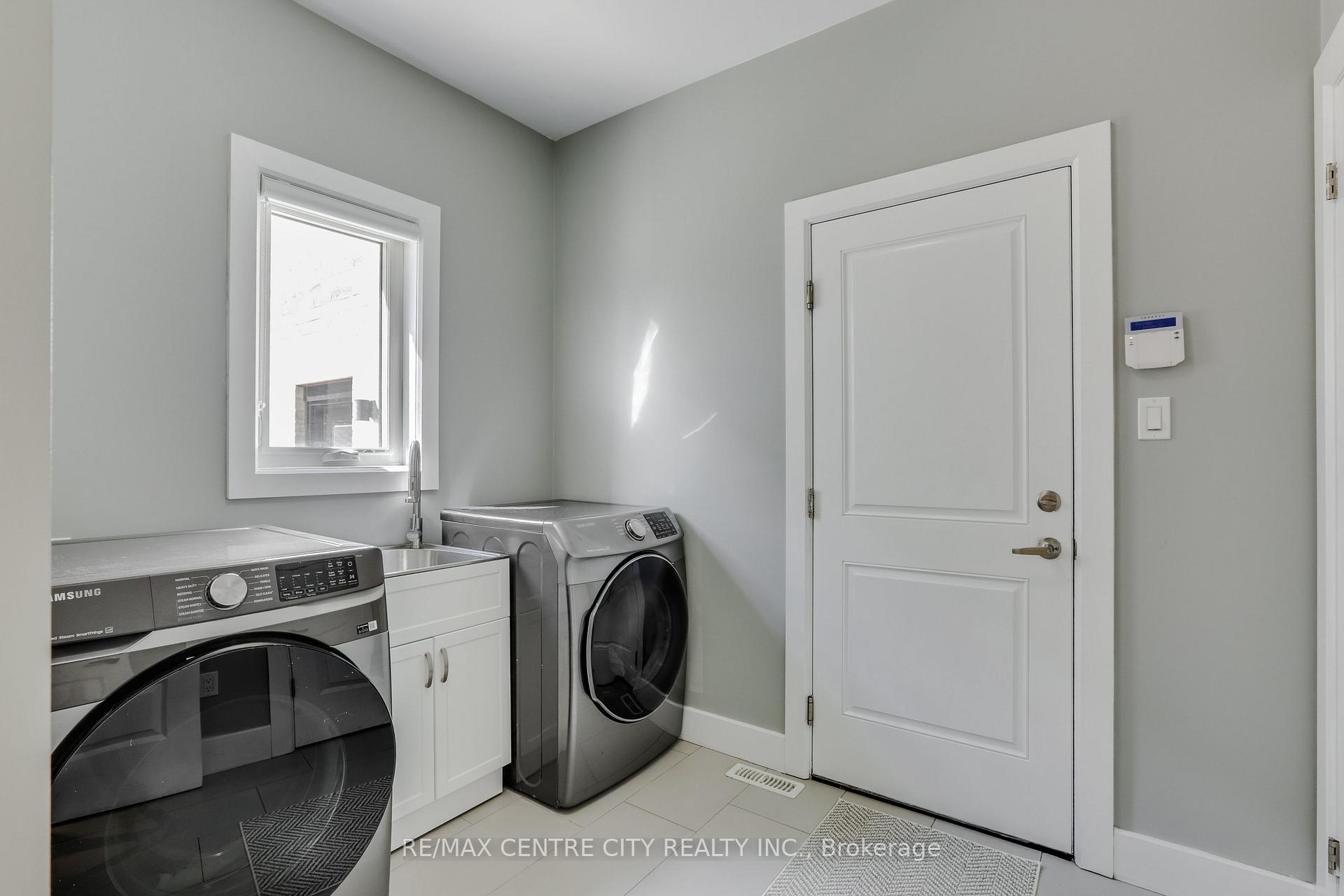 Photo 17 of 1762 Dewar Place, London, North S — HOMEH