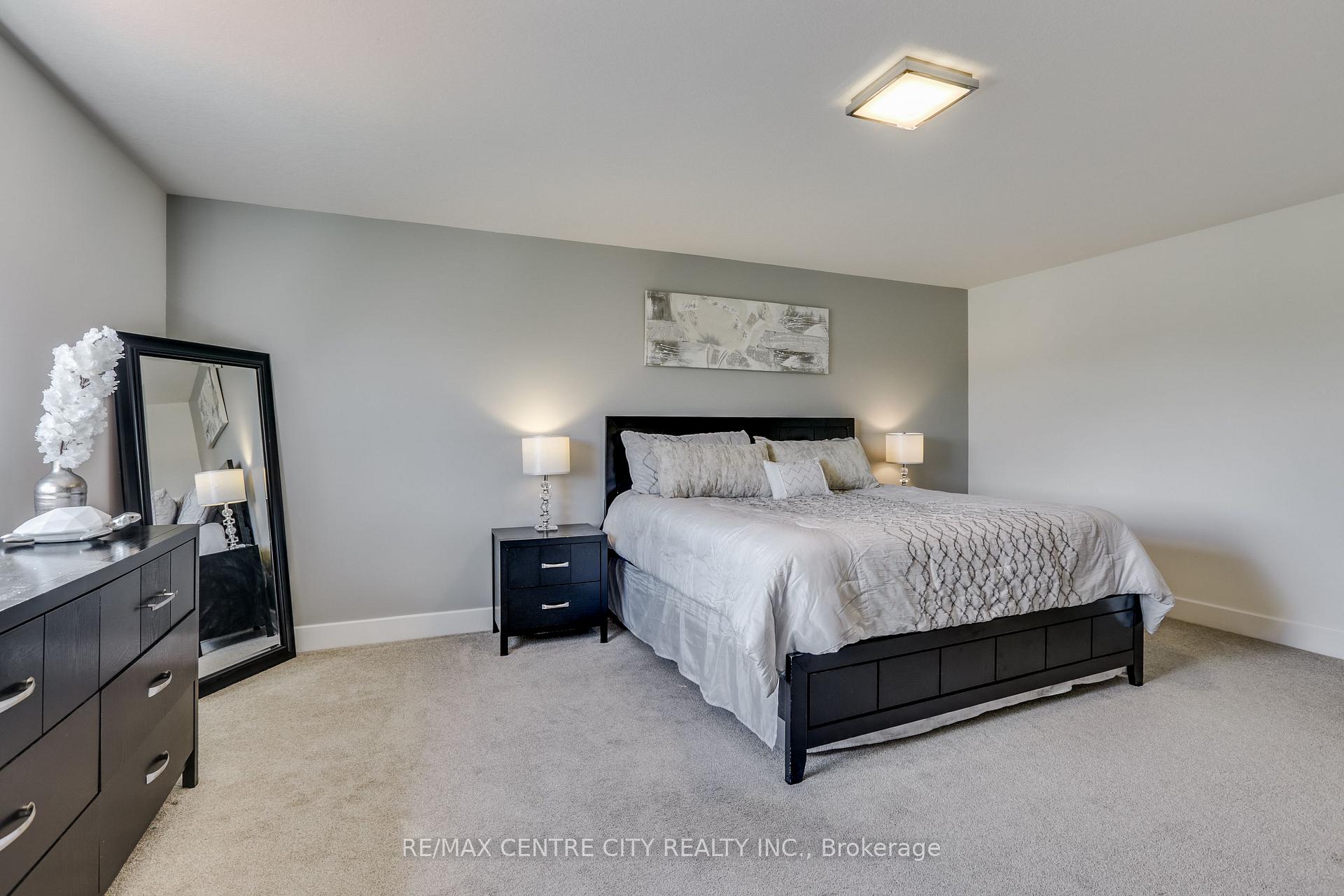 Photo 25 of 1762 Dewar Place, London, North S — HOMEH
