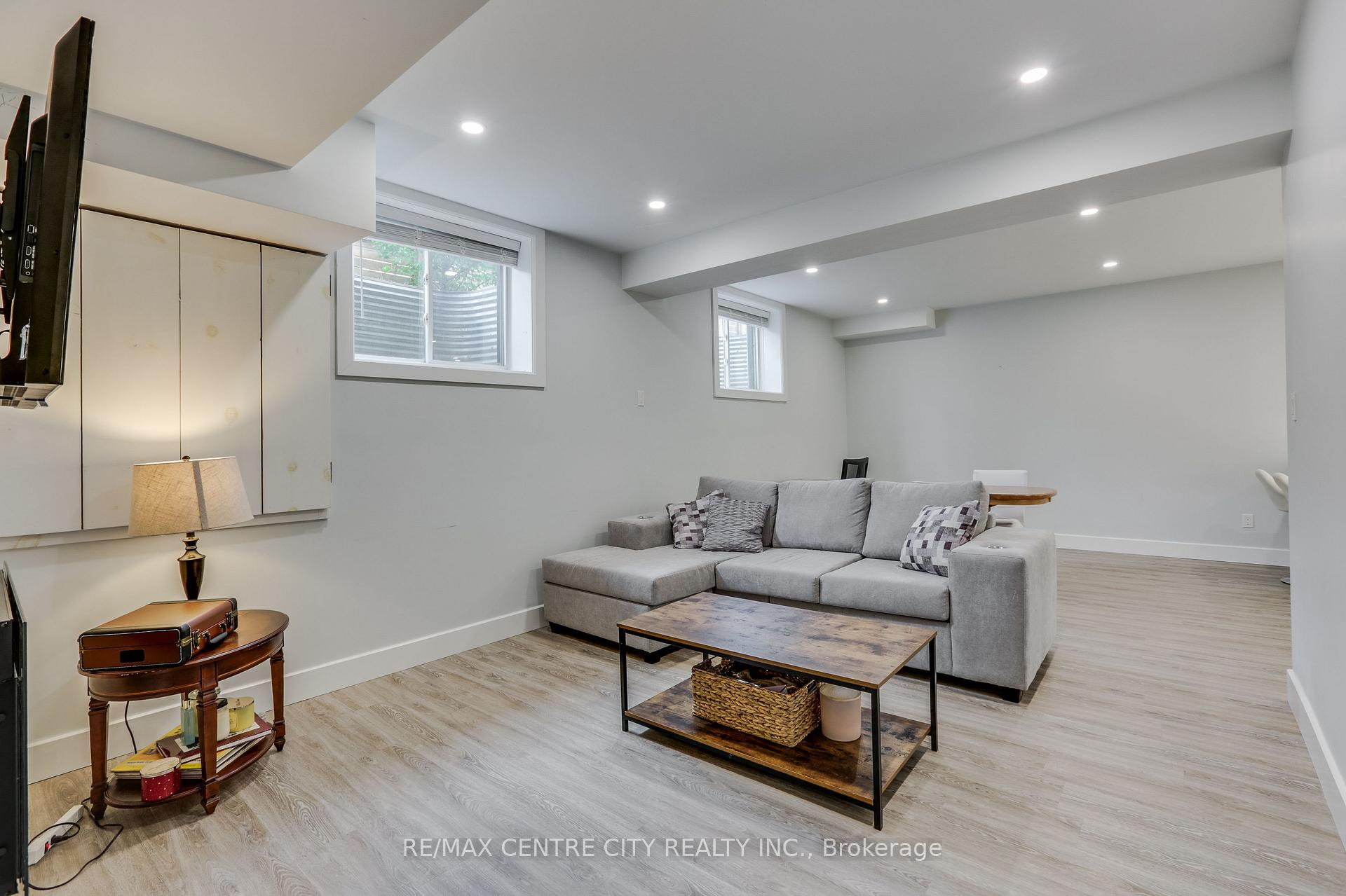 Photo 32 of 1762 Dewar Place, London, North S — HOMEH