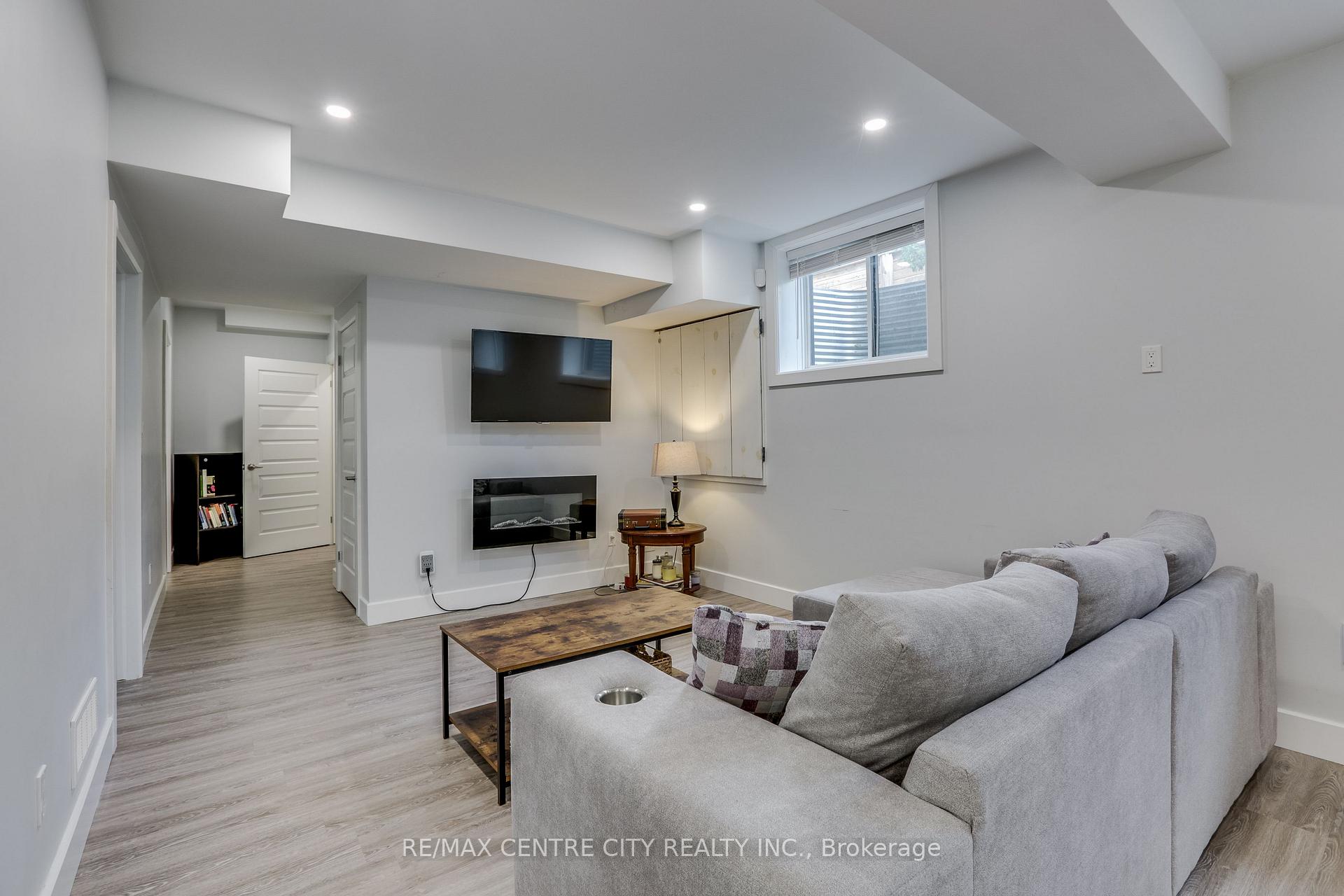 Photo 33 of 1762 Dewar Place, London, North S — HOMEH