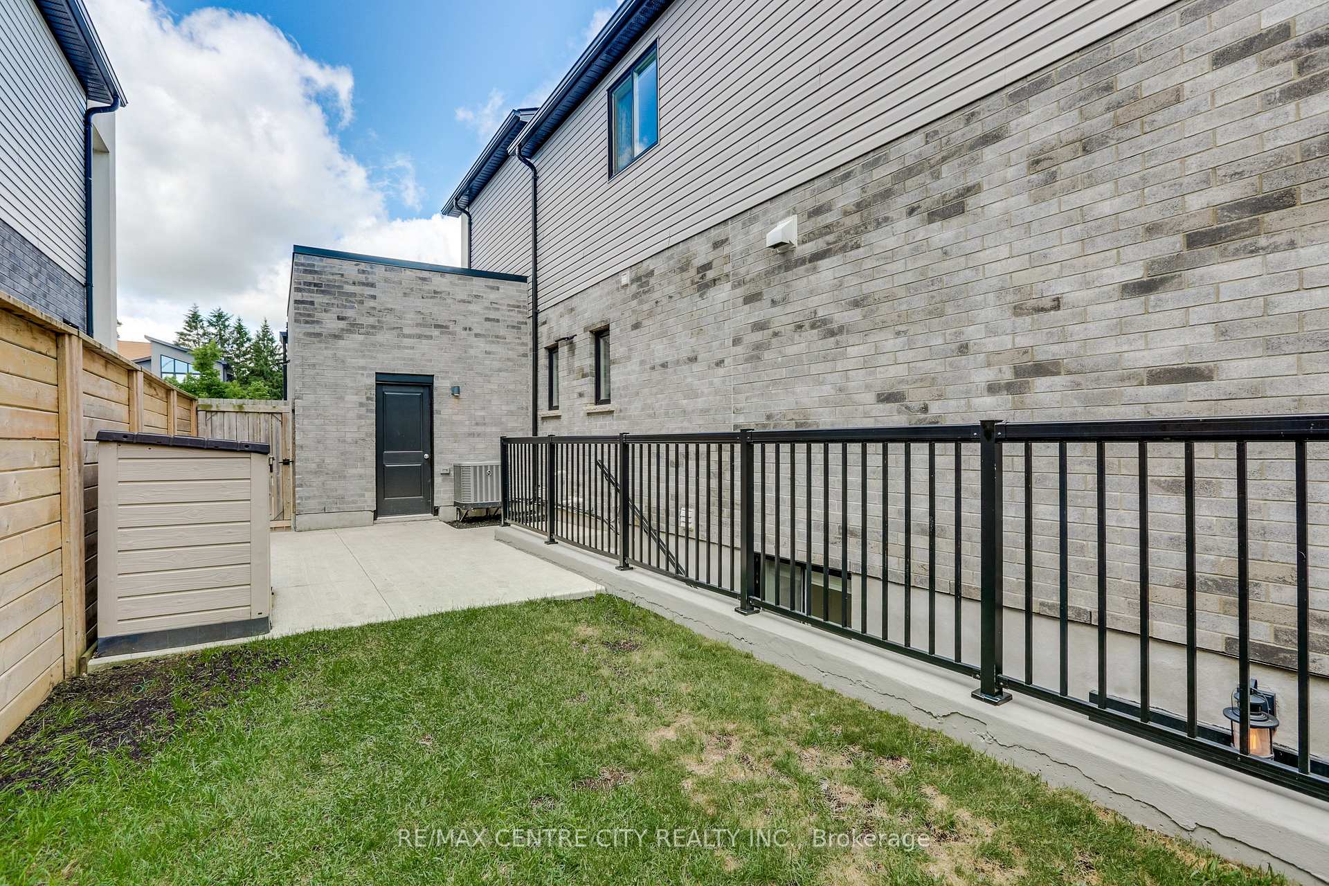 Photo 39 of 1762 Dewar Place, London, North S — HOMEH