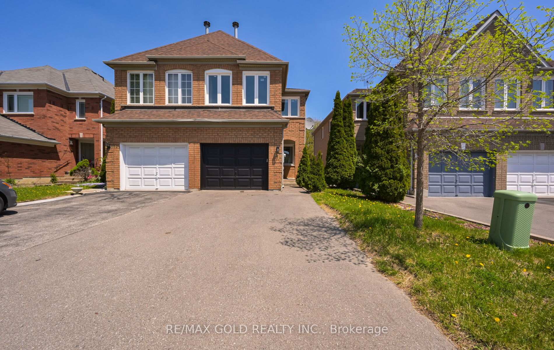 Photo 2 of 171 Fernforest Drive, Brampton, Sandringham-Wellington — HOMEH