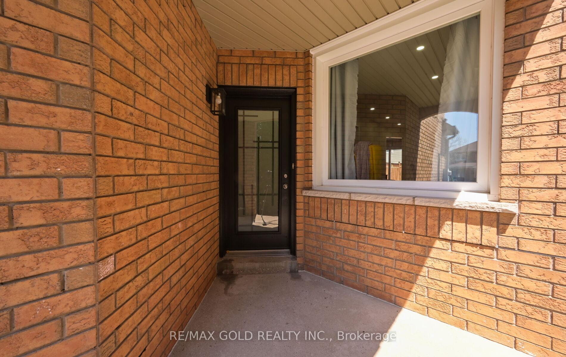 Photo 4 of 171 Fernforest Drive, Brampton, Sandringham-Wellington — HOMEH