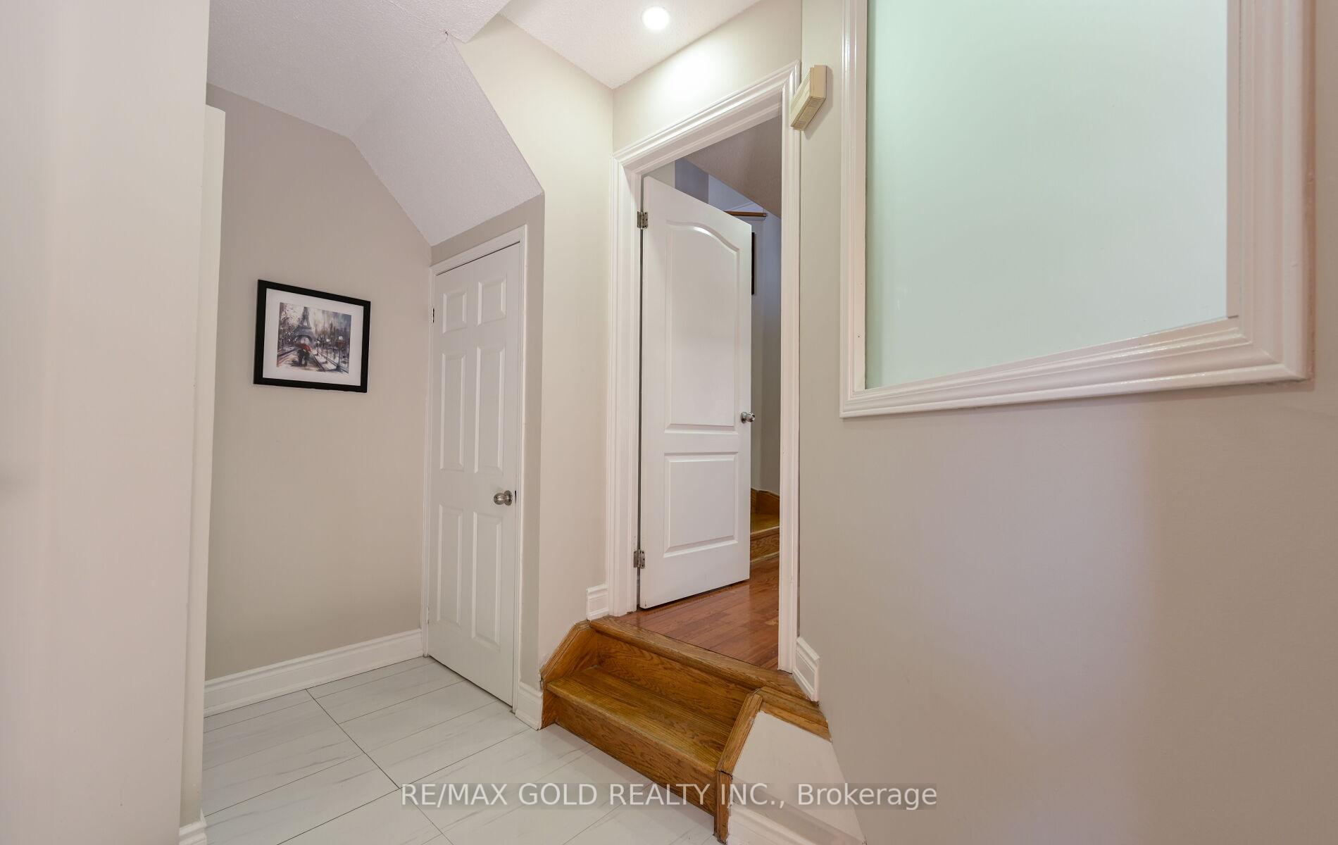 Photo 5 of 171 Fernforest Drive, Brampton, Sandringham-Wellington — HOMEH