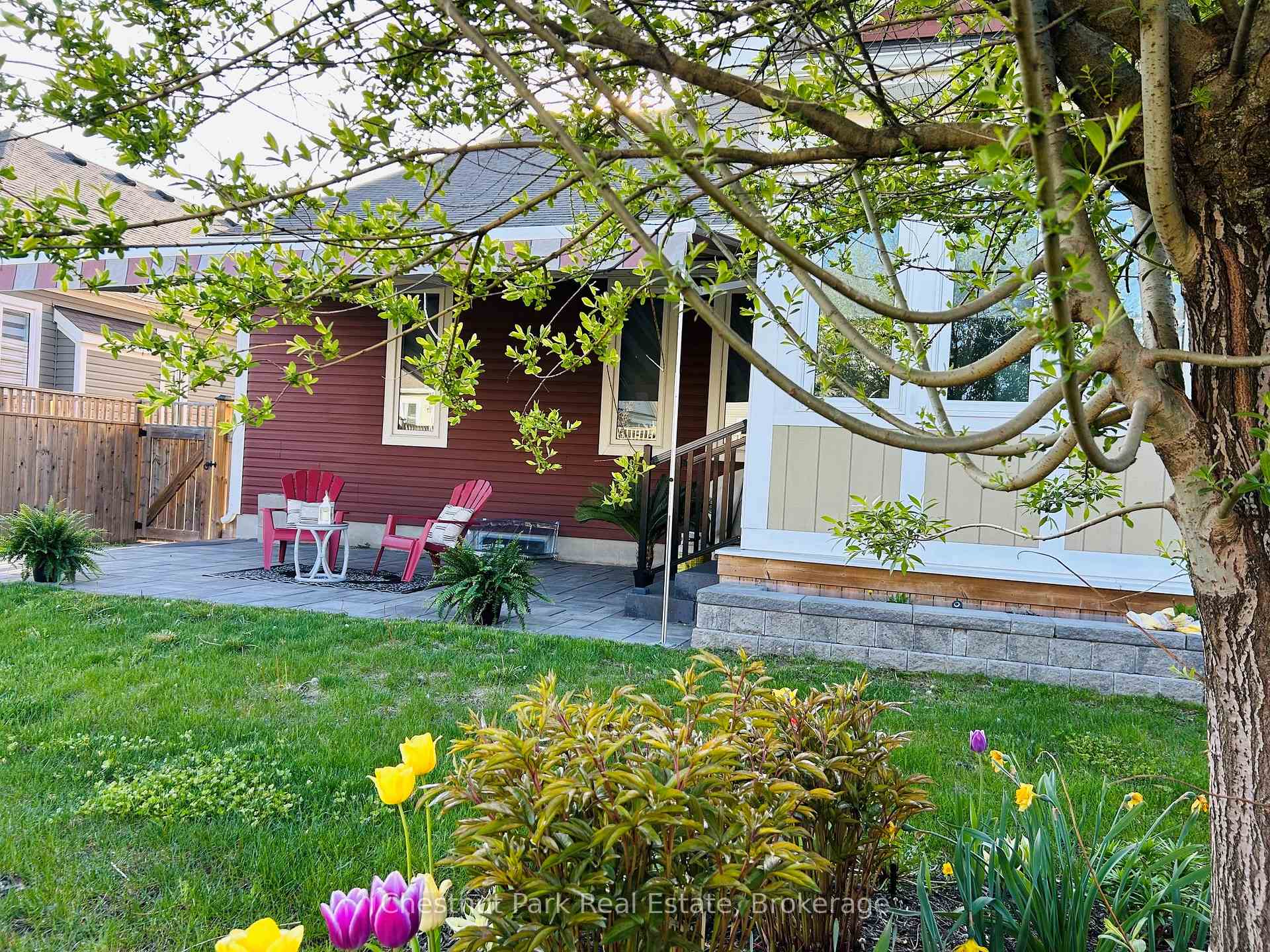 Photo 2 of 5 Hunter Place, Bracebridge, Macaulay — HOMEH