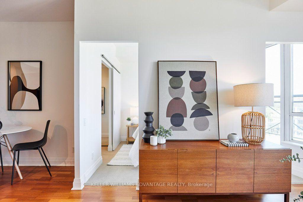 Photo 3 of Unit 806, 20 Scrivener Square, Toronto, Rosedale-Moore Park — HOMEH