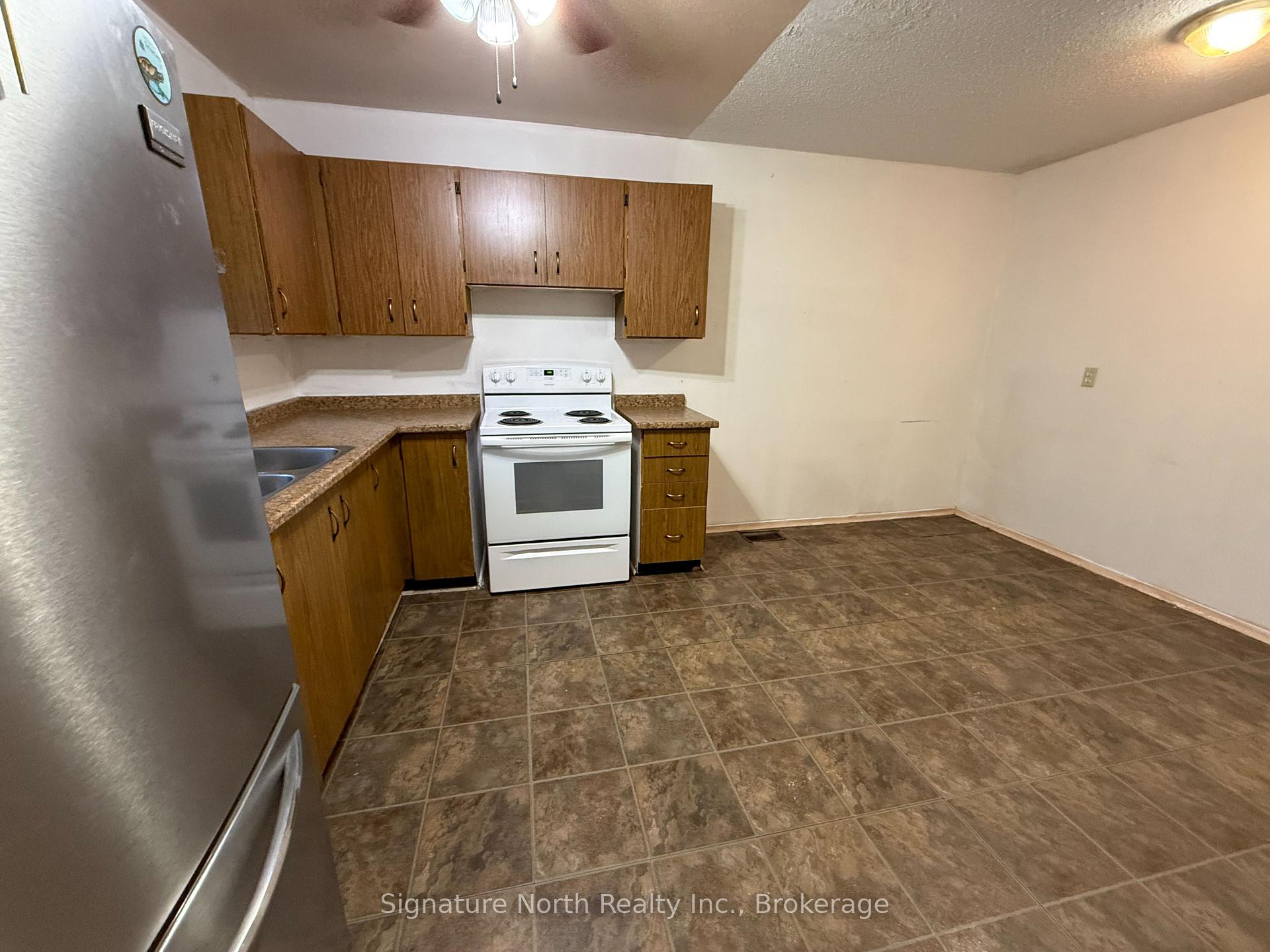 Photo 4 of 392 Wentworth Crescent, Thunder Bay, County Park — HOMEH