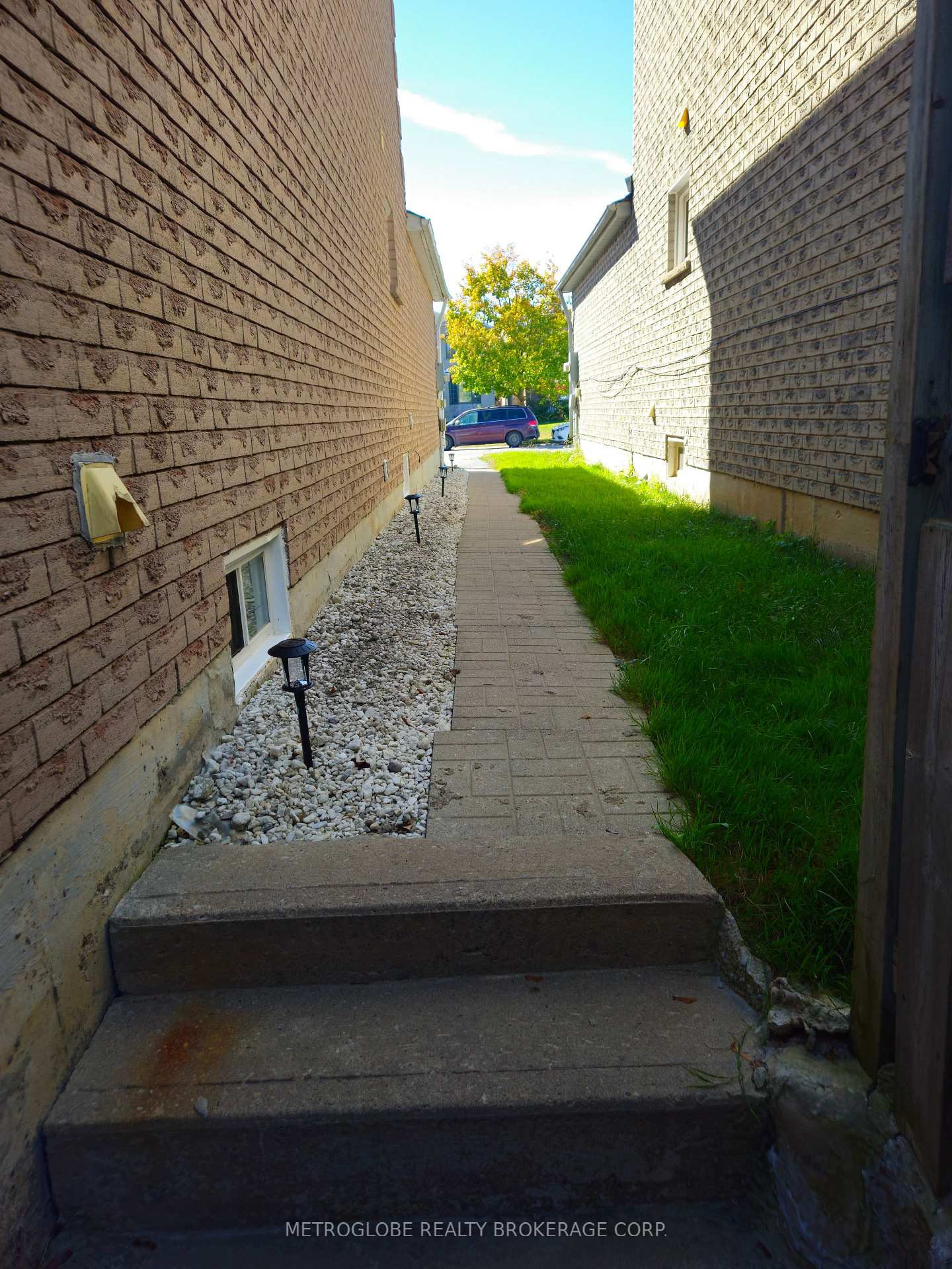 Photo 2 of Unit Bsmt, 36 Blair Crescent, Barrie, Grove East — HOMEH